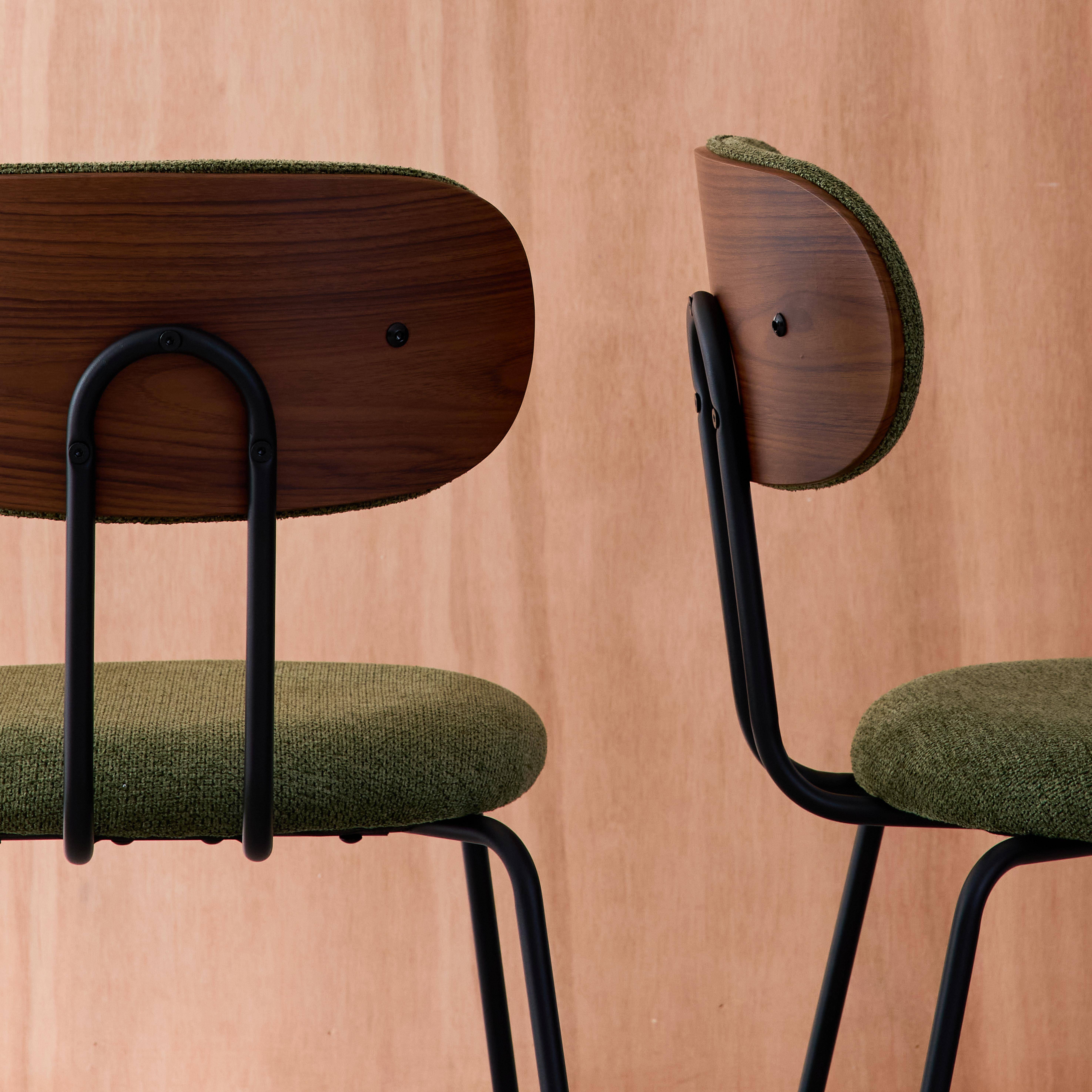 Krzesło w kolorze drewna orzechowego, gięte, z hydrofobową tkaniną w kolorze khaki i czarnymi metalowymi nóżkami, 2 sztuki - dł. 45 x szer. 55 x wys. 80 cm - Erin,sweeek,Photo2