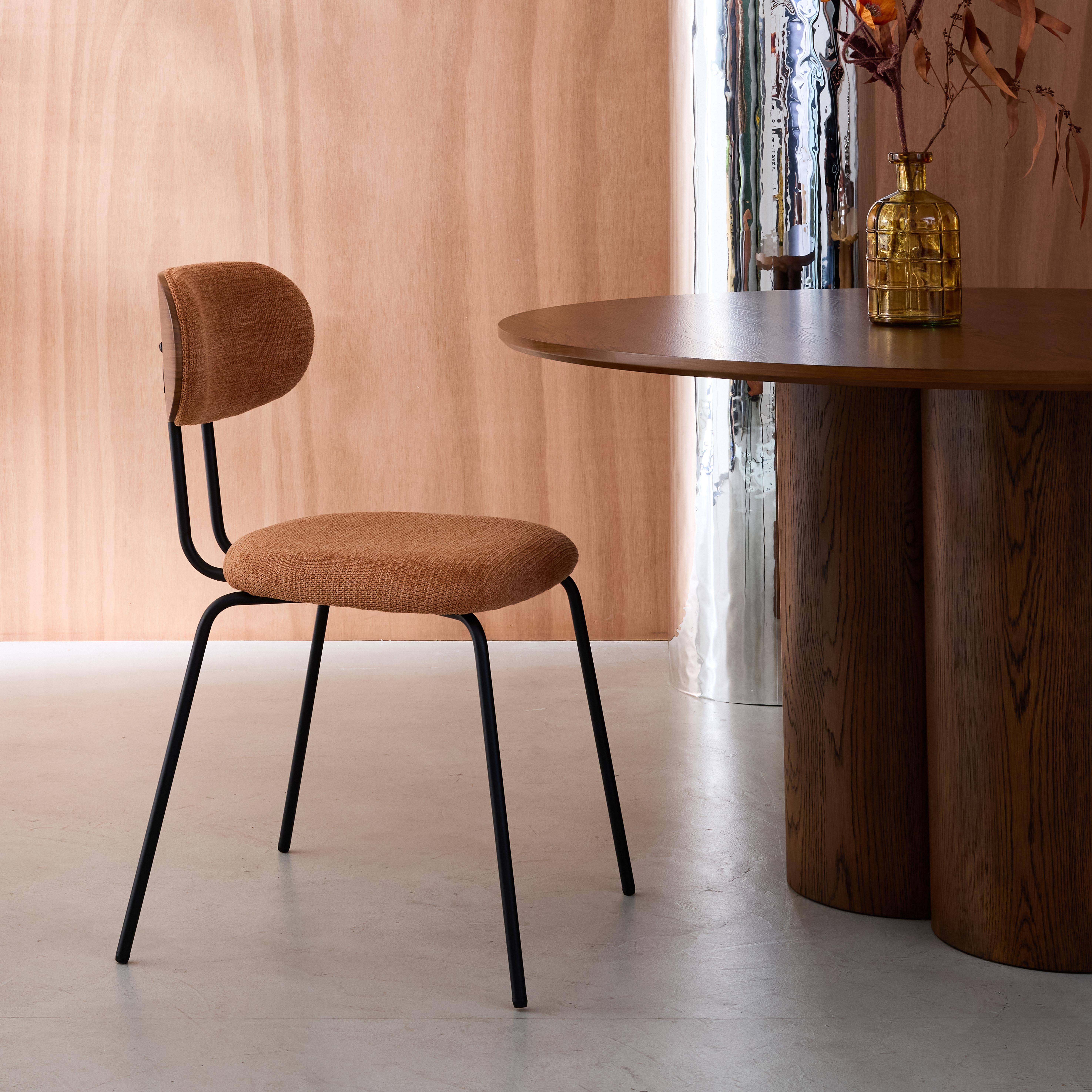 Krzesło w kolorze drewna orzechowego, gięte, z hydrofobową tkaniną w kolorze terakoty i metalowymi nóżkami - dł. 45 x szer. 55 x wys. 80 cm - Erin Photo4