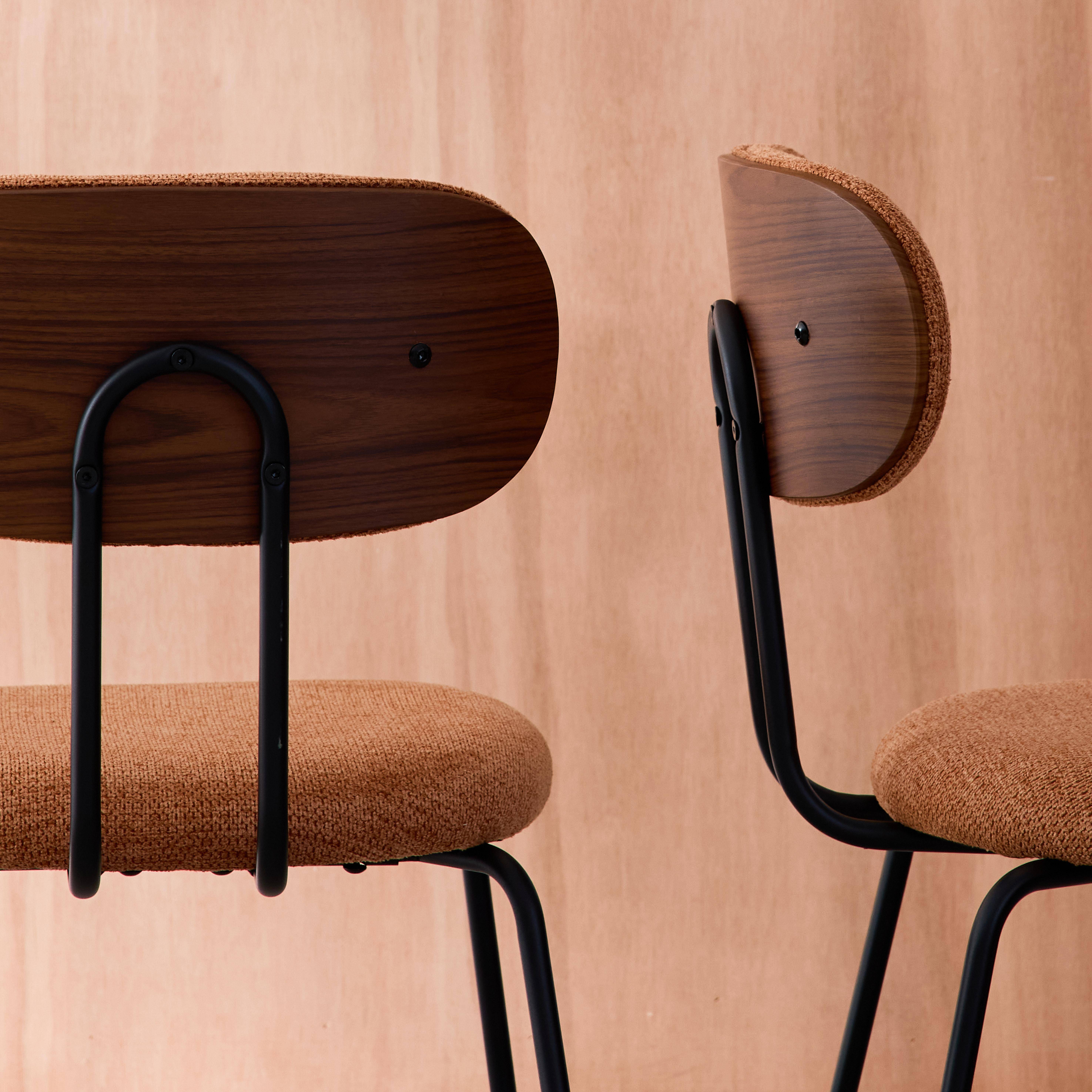 Krzesło w kolorze drewna orzechowego, gięte, z hydrofobową tkaniną w kolorze terakoty i metalowymi nóżkami - dł. 45 x szer. 55 x wys. 80 cm - Erin Photo2