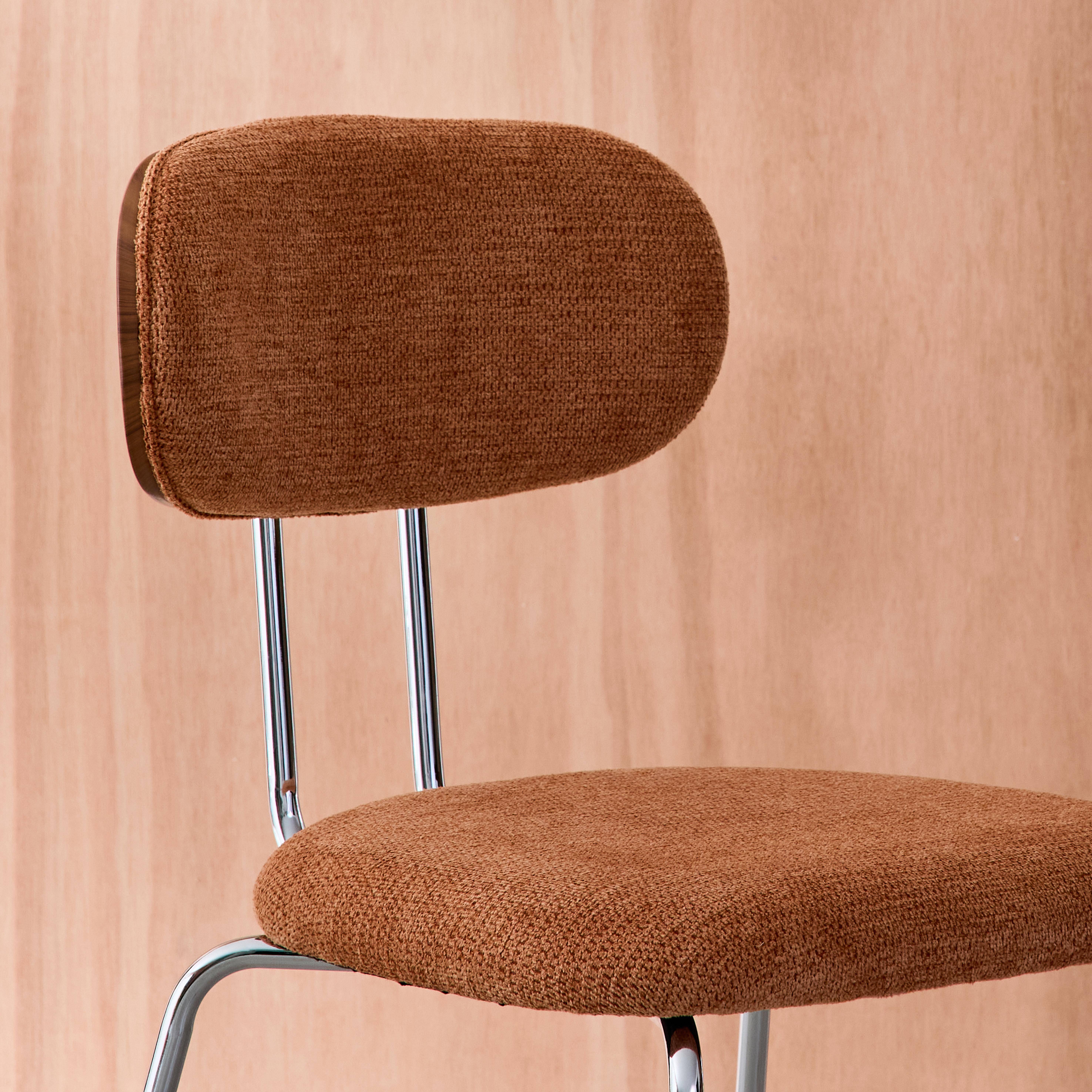 Krzesło w kolorze drewna orzecha, gięte, z hydrofobową tkaniną w kolorze terakoty i chromowanymi metalowymi nóżkami 2 sztuki dł. 45 x szer. 55 x wys. 80 cm - Erin Photo3