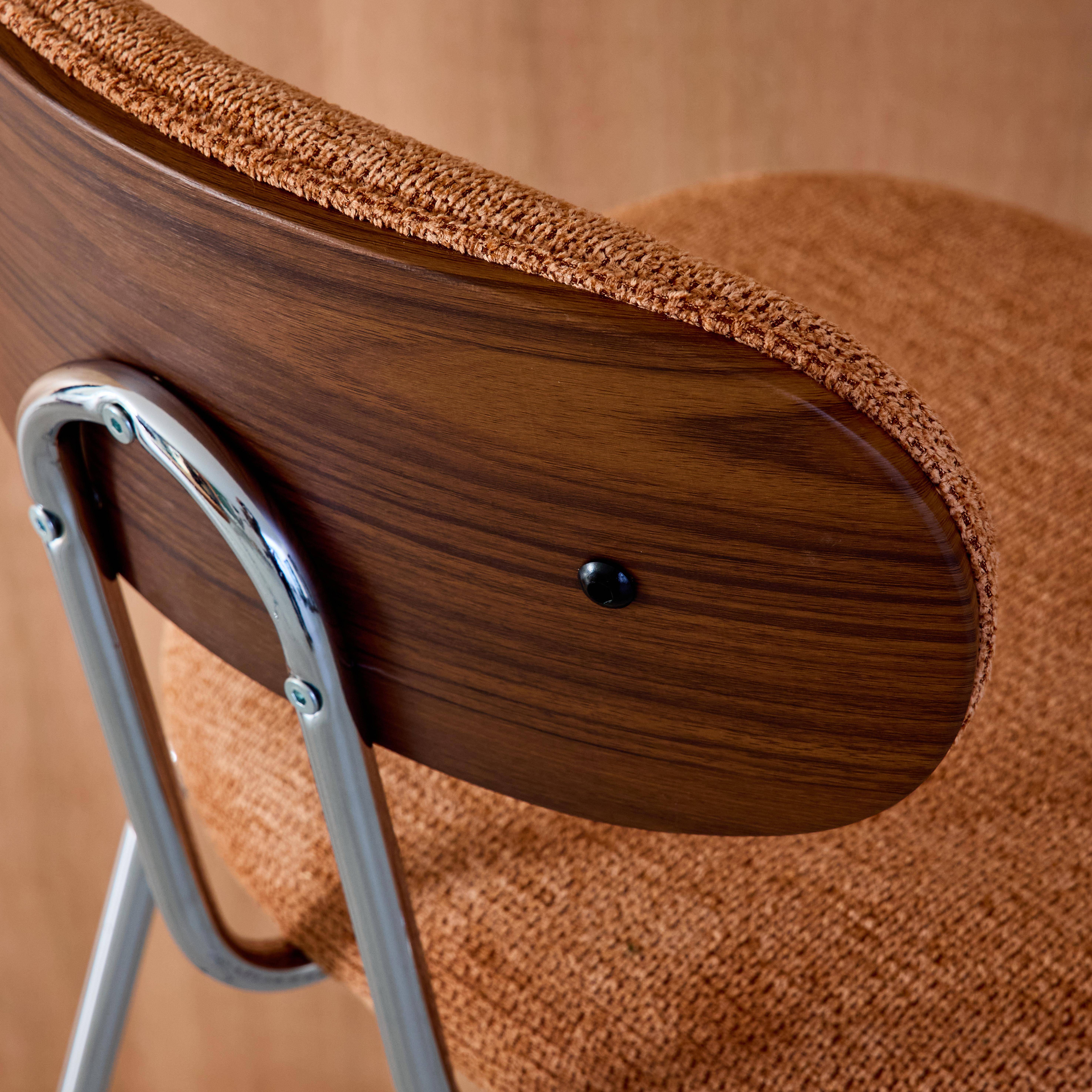 Zestaw 2 hokerów w kolorze orzecha, gięte, hydrofobowa tkanina w kolorze terakota, chromowane nożki - dł. 44 x gł. 51 x wys. 103 cm - Erin Photo3