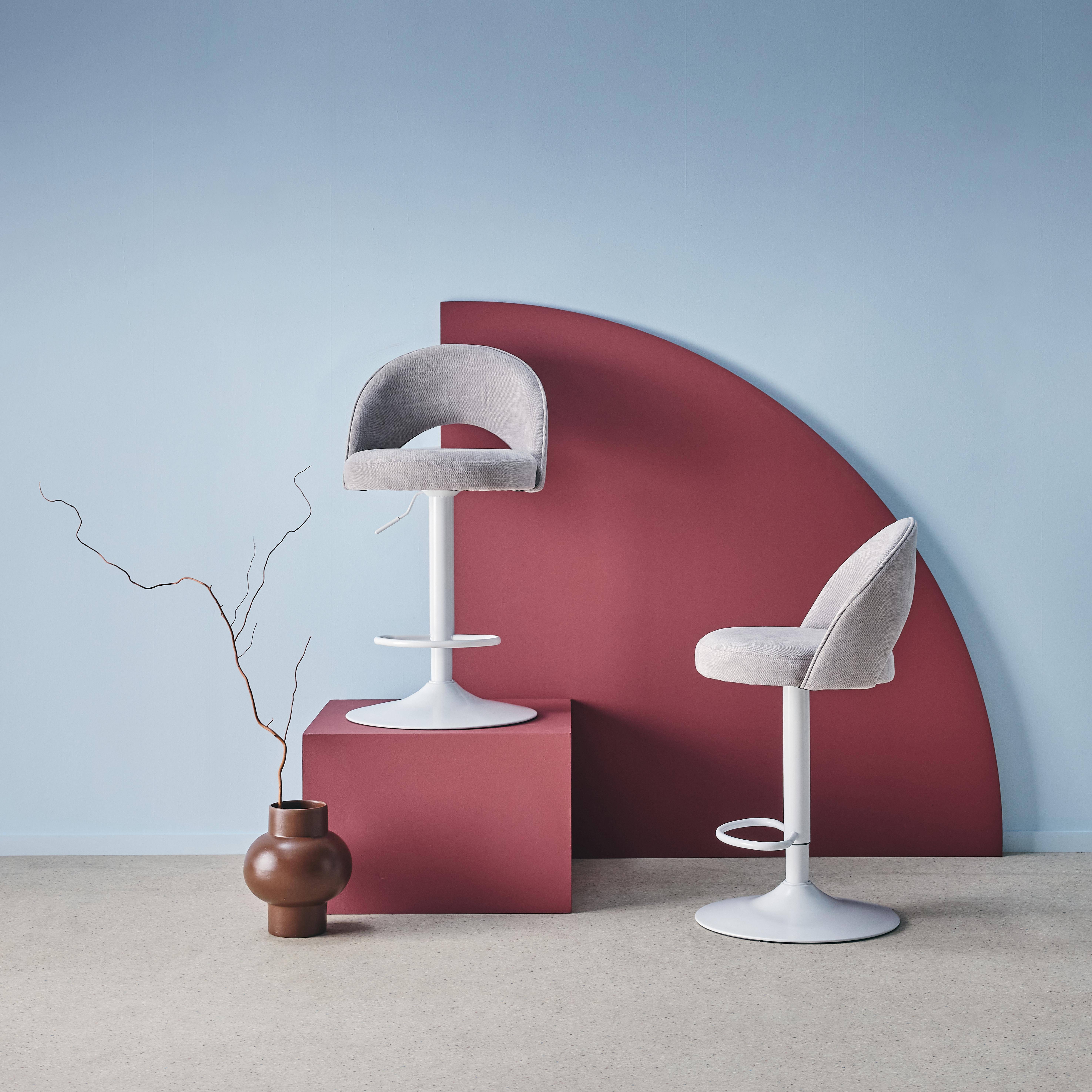 Lot de deux tabourets de bar ajustables métal et tissu gris clair, pied blanc - L 49 x P 49 x H 88,5-110cm - Abby Photo1