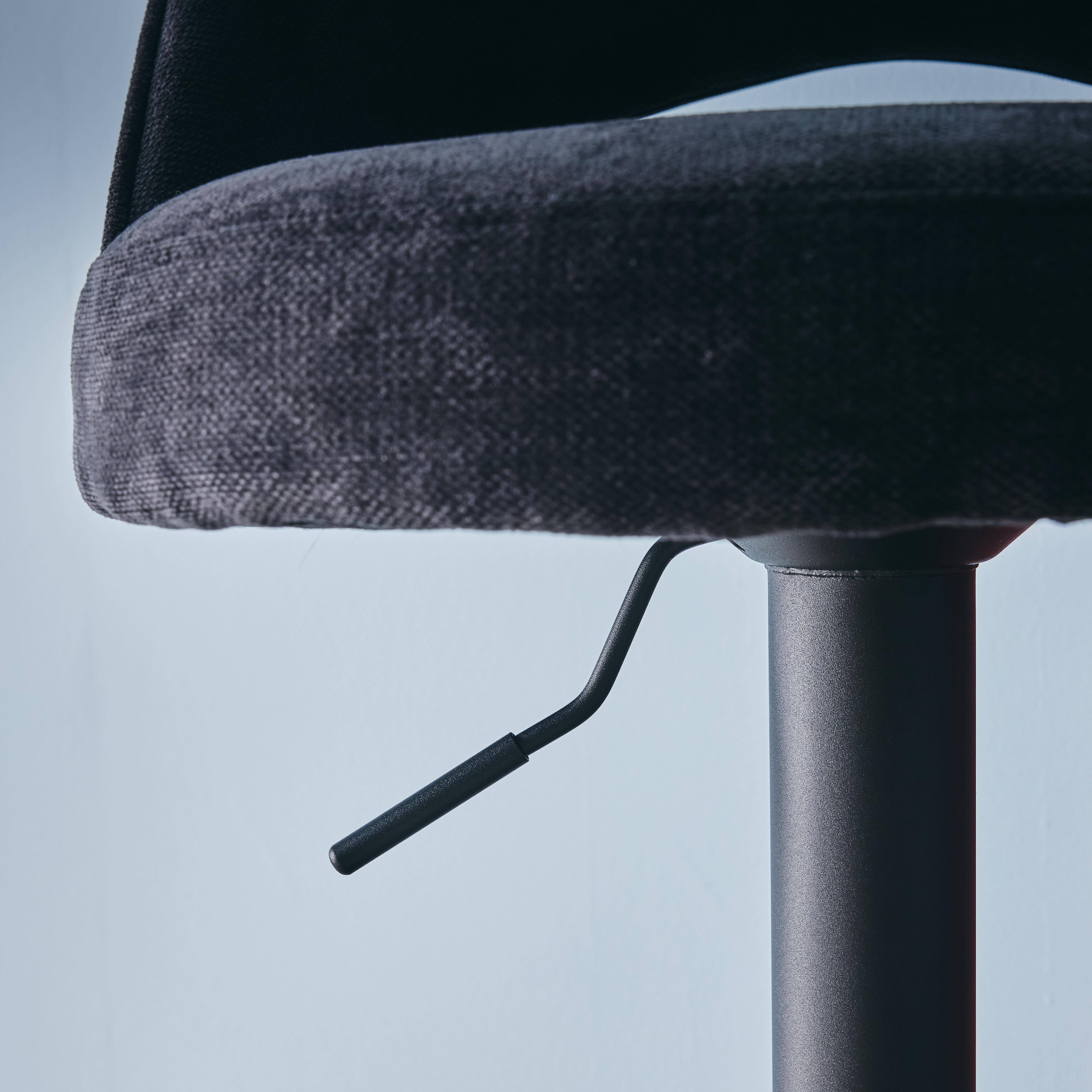 Verstelbare metalen en stoffen barstoel met zwarte basis (set van 2) zwart L 49 x B 49 x H 88.5-110cm - Abby,sweeek,Photo5