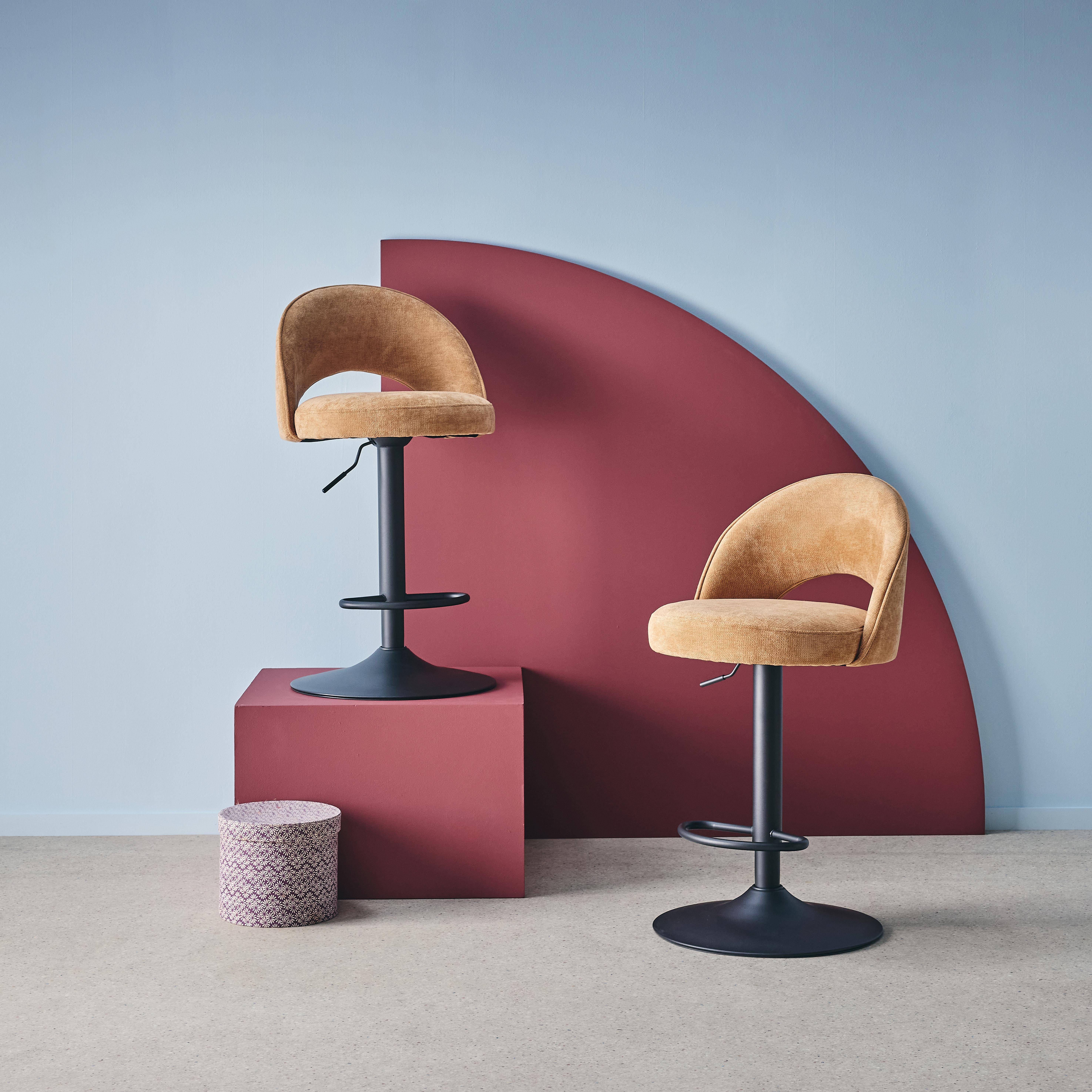 Verstelbare metalen en stoffen barstoel met zwarte basis (set van 2) camel L 49 x B 49 x H 88.5-110cm - Abby Photo1