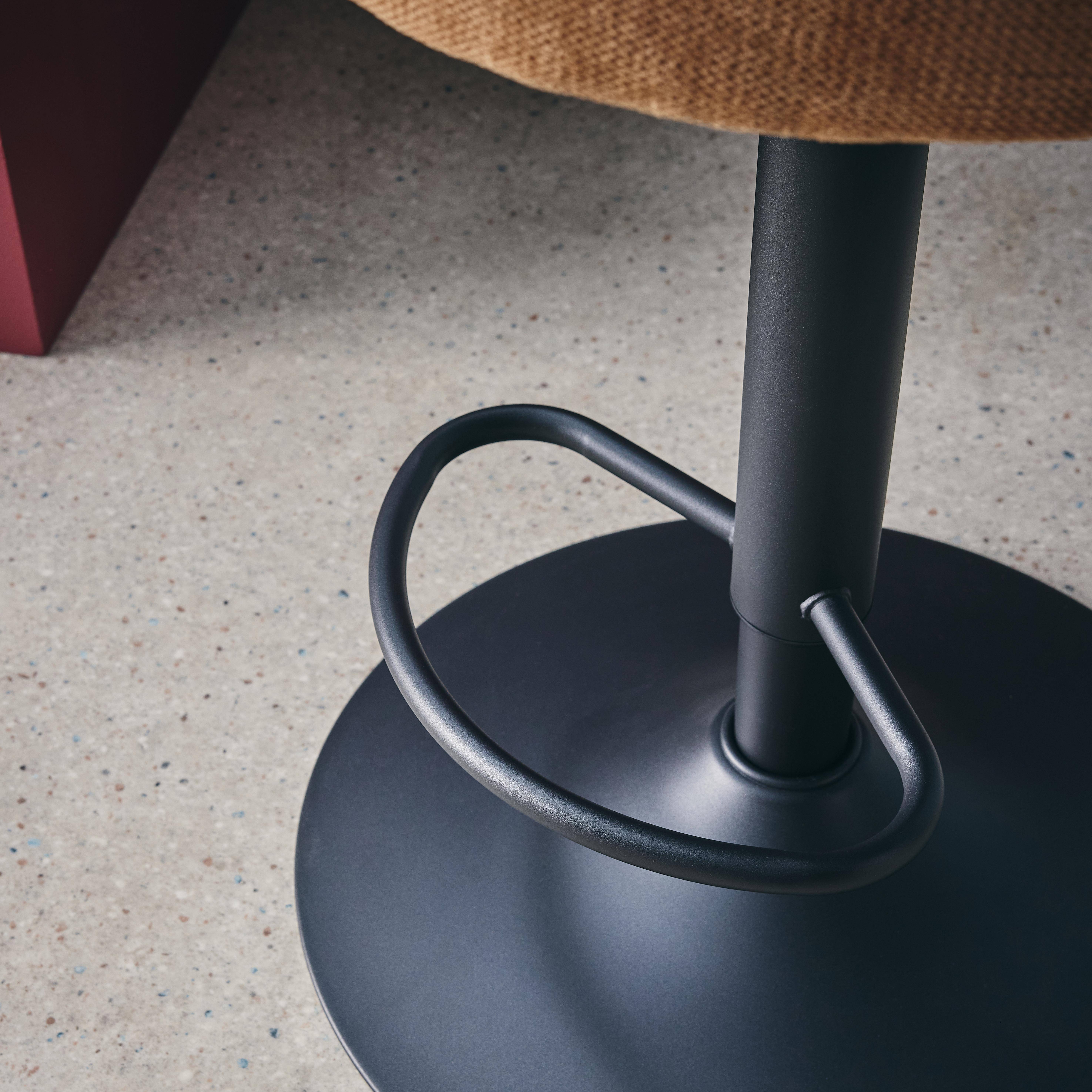 Verstelbare metalen en stoffen barstoel met zwarte basis (set van 2) camel L 49 x B 49 x H 88.5-110cm - Abby,sweeek,Photo6