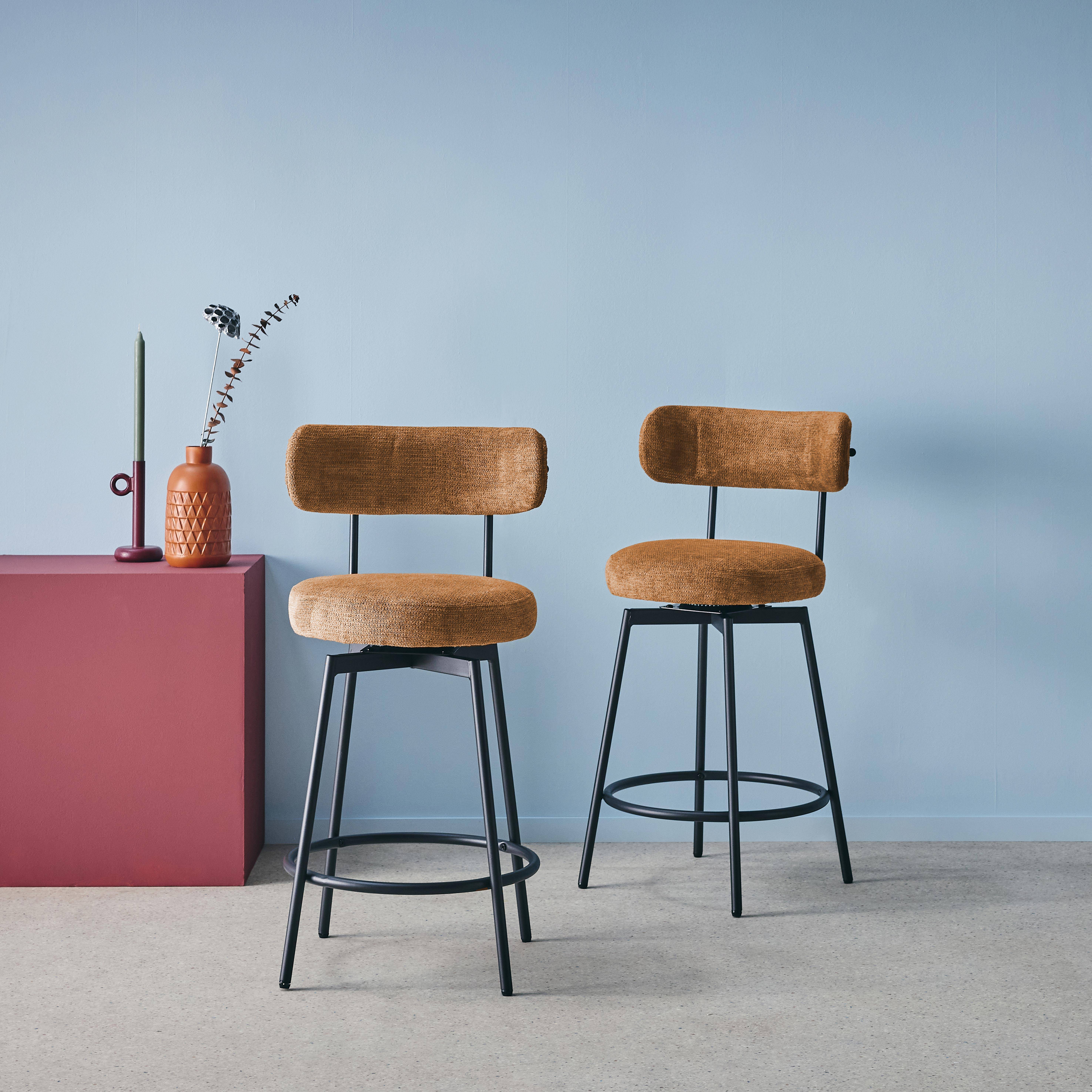 2er-Set Barhocker mit drehbarem Sitz aus schwarzem Metall mit camelfarbenem Stoffbezug B 50 x T 50 x H 92 cm - Iris Photo1