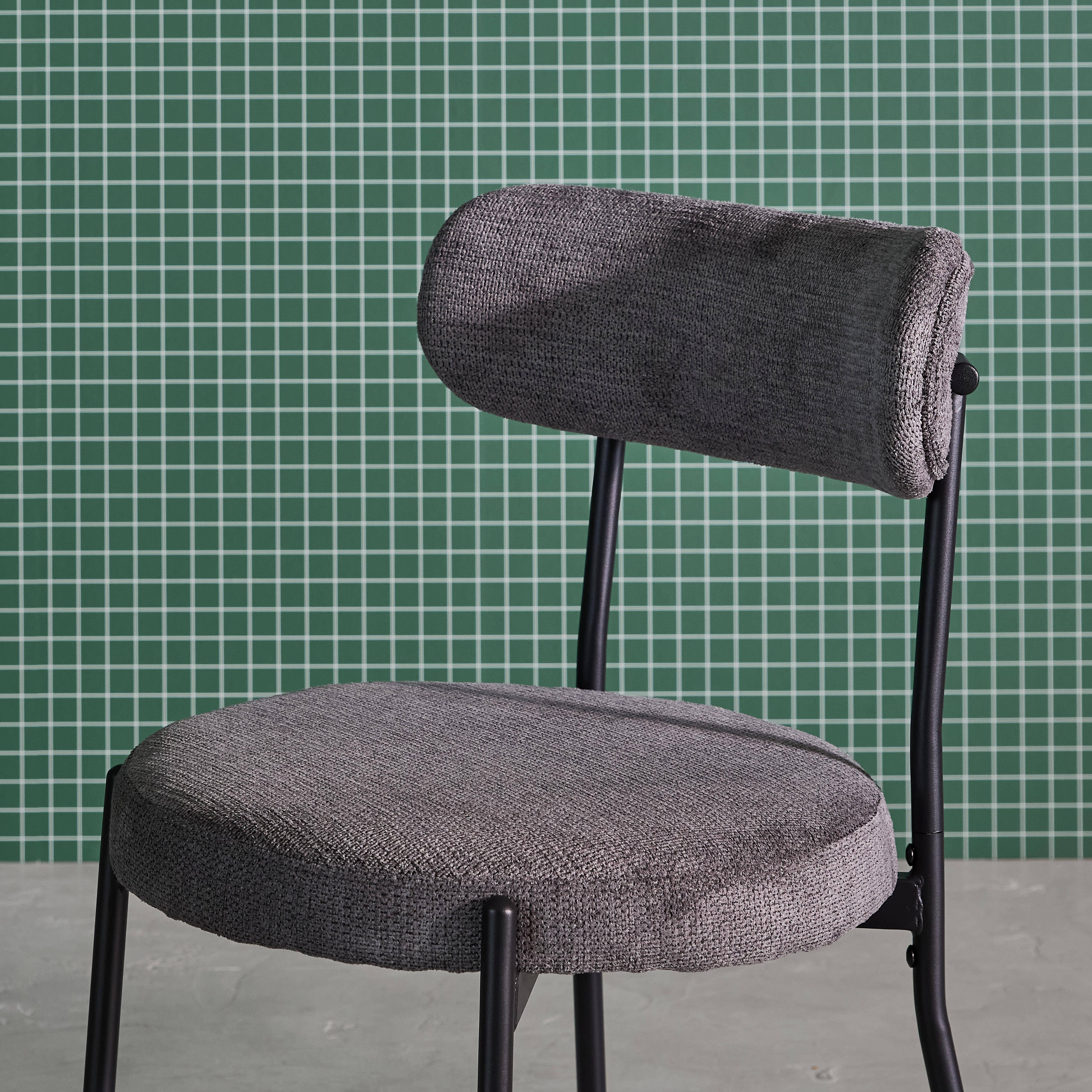 2er-Set Metallstühle mit grauem Chenille-Bezug B 47 x T 49 x H 76,5cm - Livia Photo3