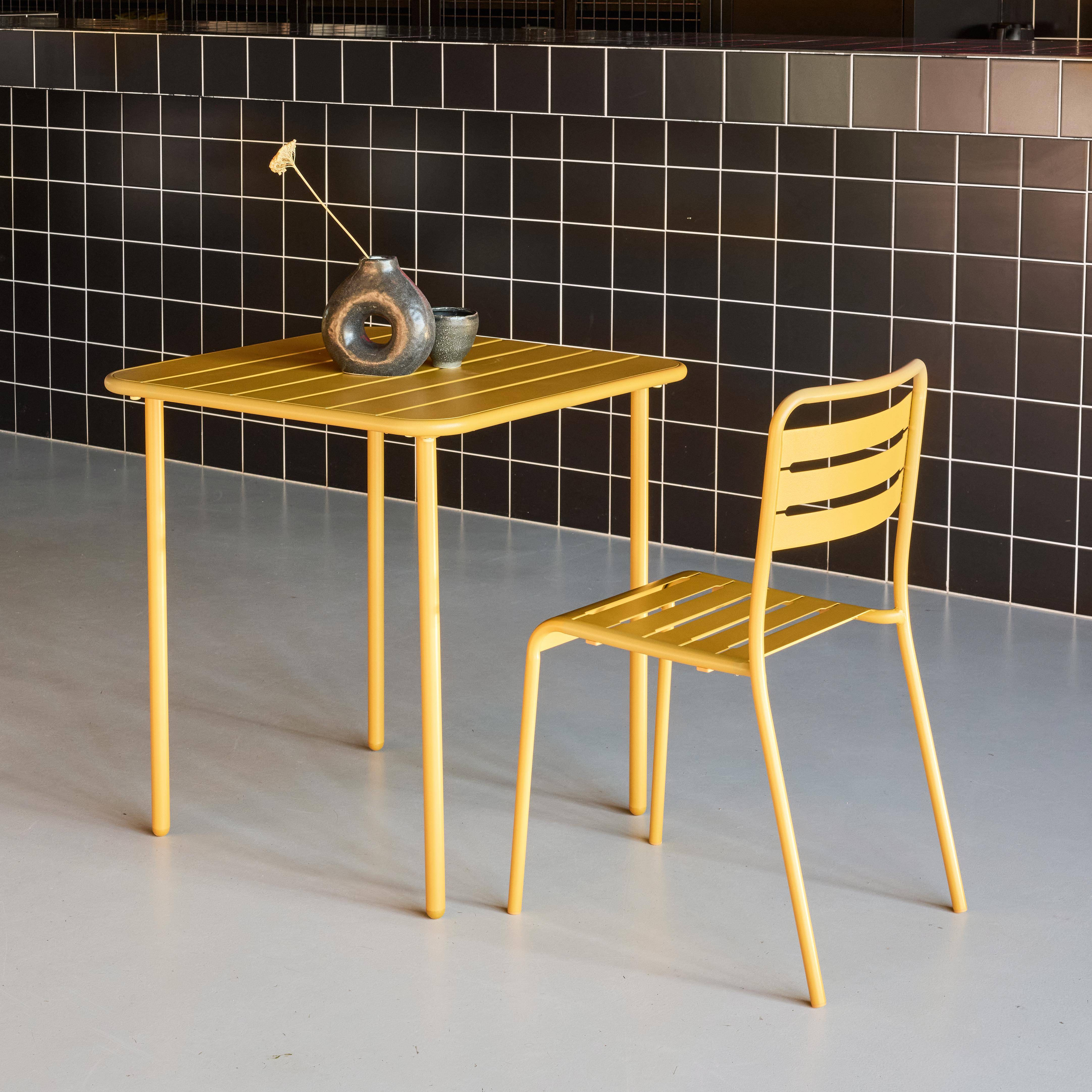 Gartentisch aus Stahl, 2 Plätze, ocker, 70 x 70 cm, rostschutzbehandelt, Latten und abgerundete Kanten - Amelia,sweeek,Photo2