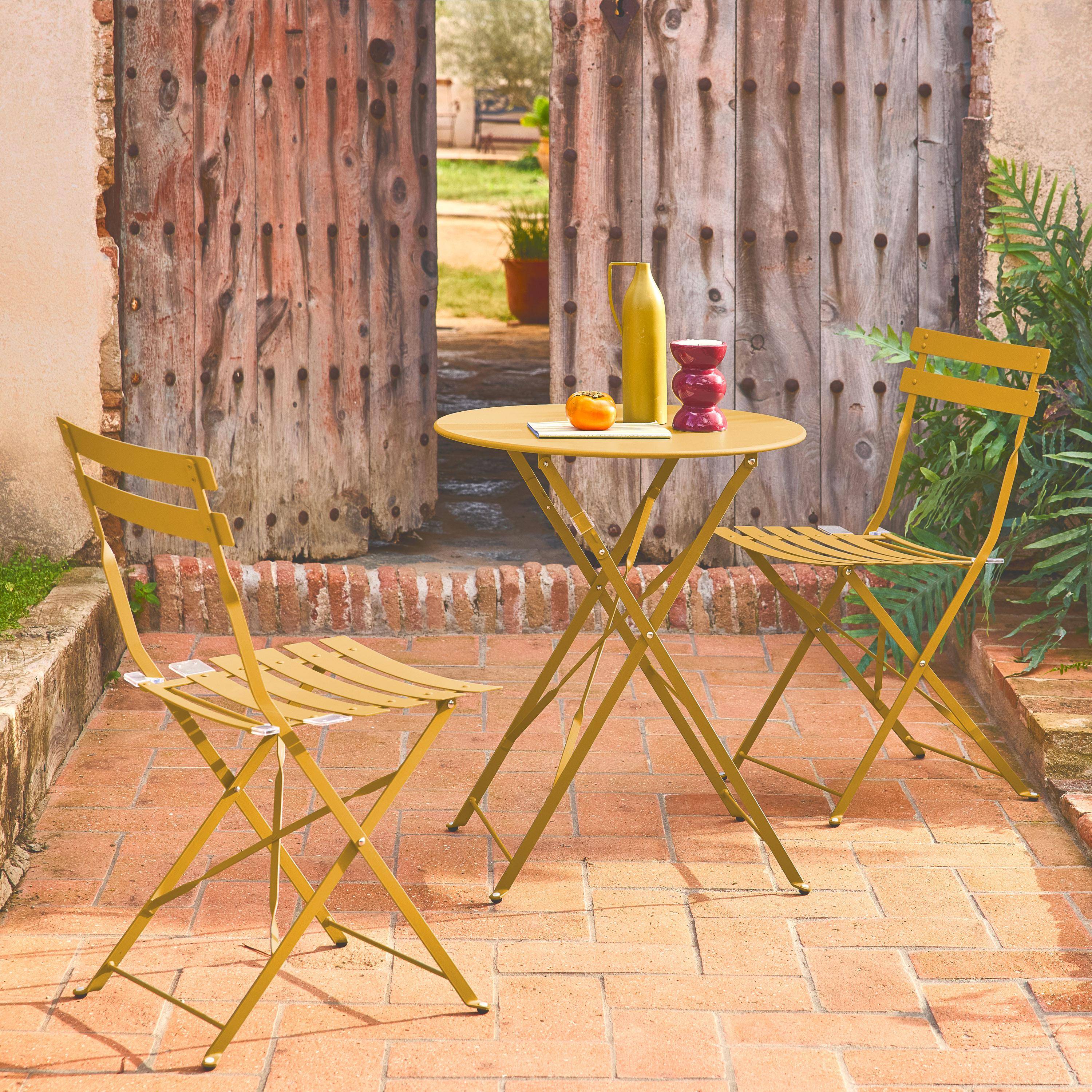 Tavolo da giardino bistrot pieghevole in metallo con 2 sedie, Emilia, Ocra, 60x60x71 cm,sweeek,Photo1