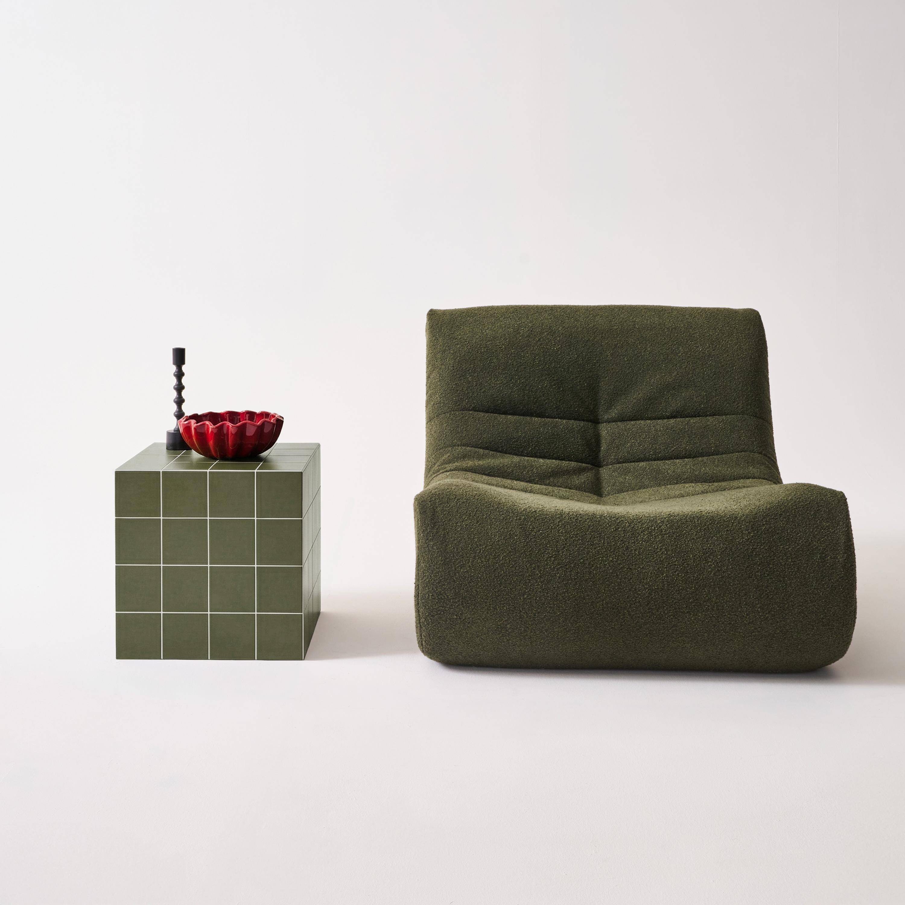 Table basse, table d'appoint cubique imitation carreaux de ciment kaki 40x40cm - Kubeeek Photo1