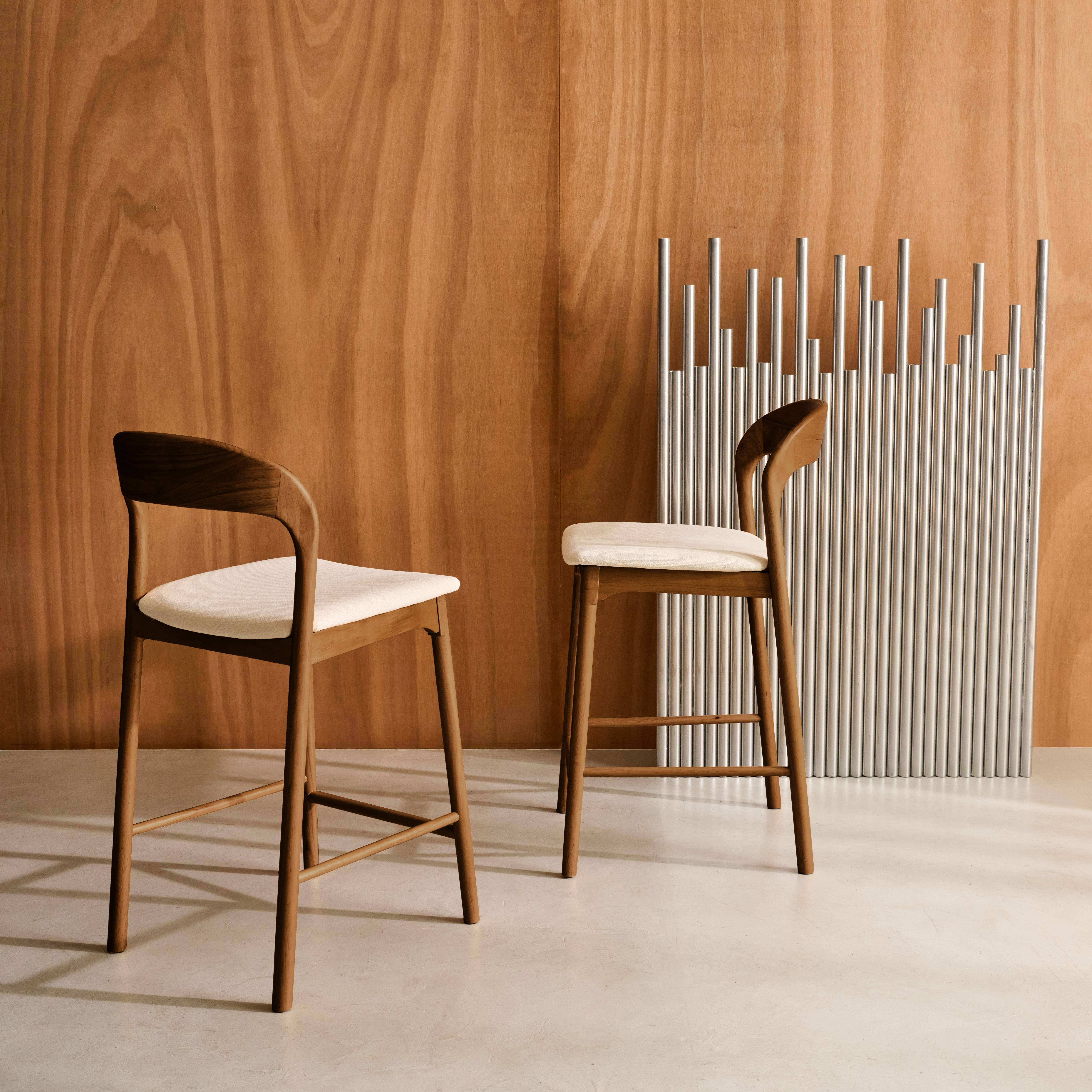 Lot de 2 tabourets de bar bois d'hévéa noyer et tissu, L58.8 x P46.5 x H95.5cm - Athena Photo2