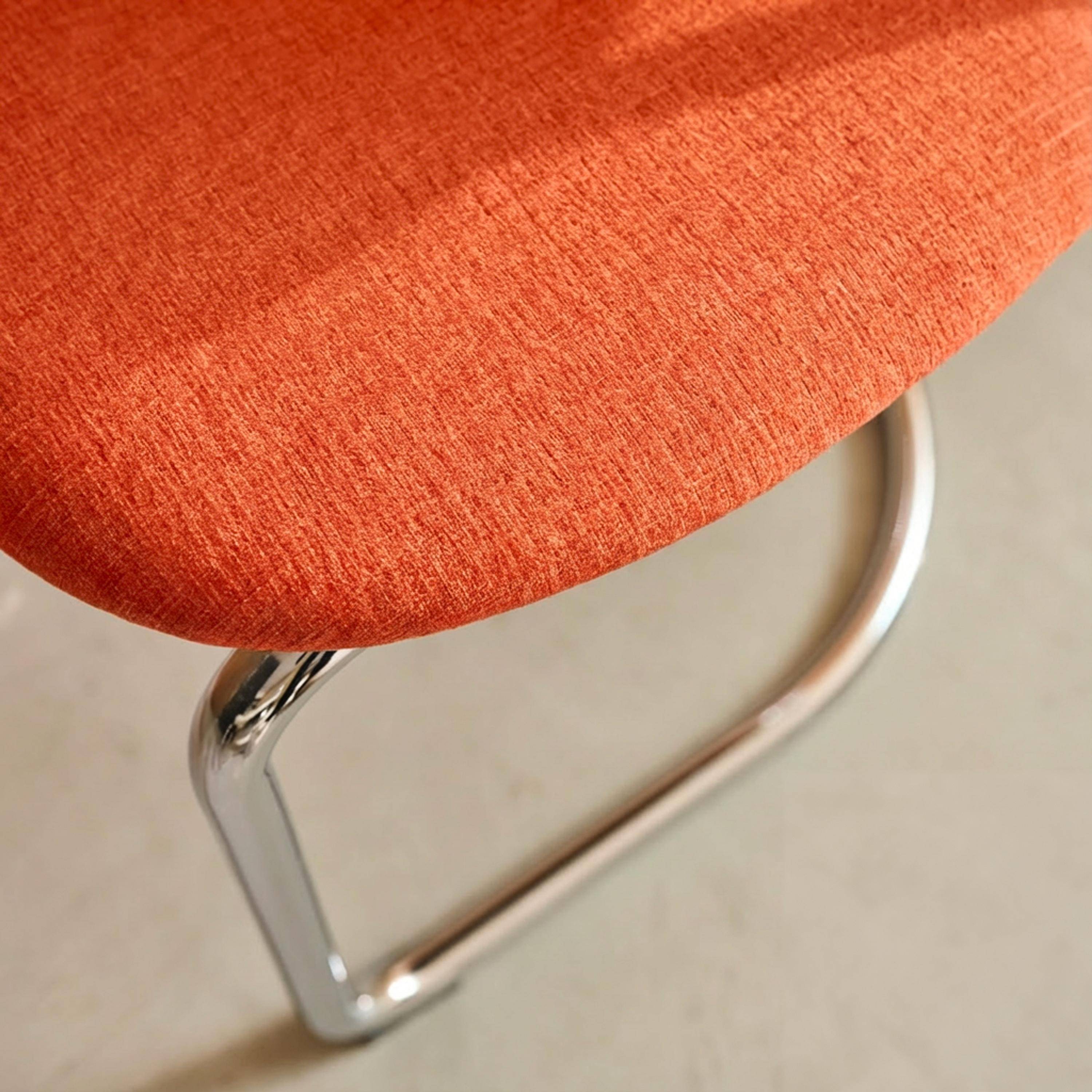Zestaw 2 krzeseł z metalową ramą, obiciem z tkaniny szenilowej pomarańczowej i chromowanymi nóżkami – dł. 47 x gł. 54,5 x wys. 81 cm – Maloa Photo3