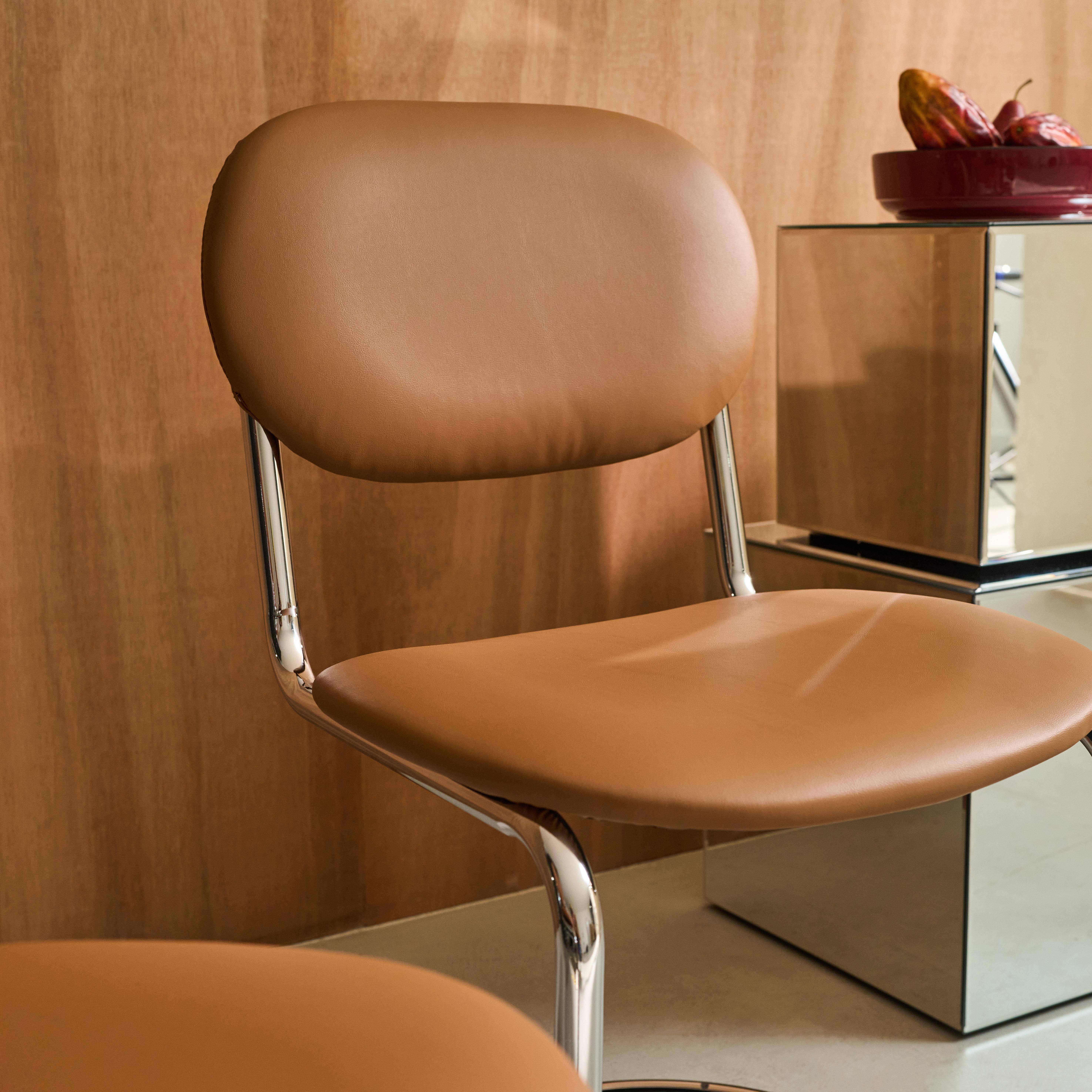 Zestaw 2 krzeseł z metalową ramą, brązową tapicerką z imitacji skóry i chromowanymi nóżkami – dł. 47 x gł. 54,5 x wys. 81 cm – Maloa,sweeek,Photo4