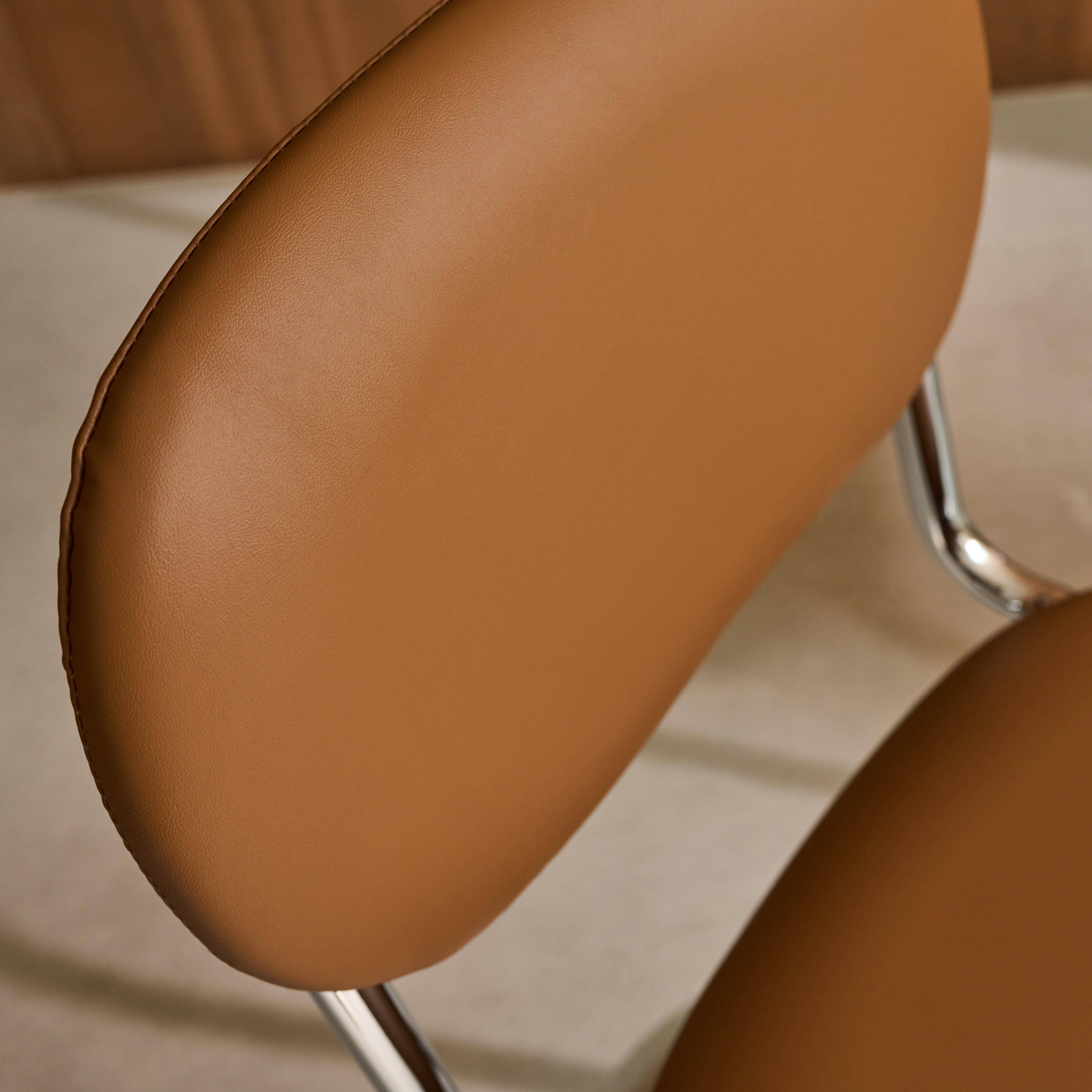 Zestaw 2 krzeseł z metalową ramą, brązową tapicerką z imitacji skóry i chromowanymi nóżkami – dł. 47 x gł. 54,5 x wys. 81 cm – Maloa,sweeek,Photo3