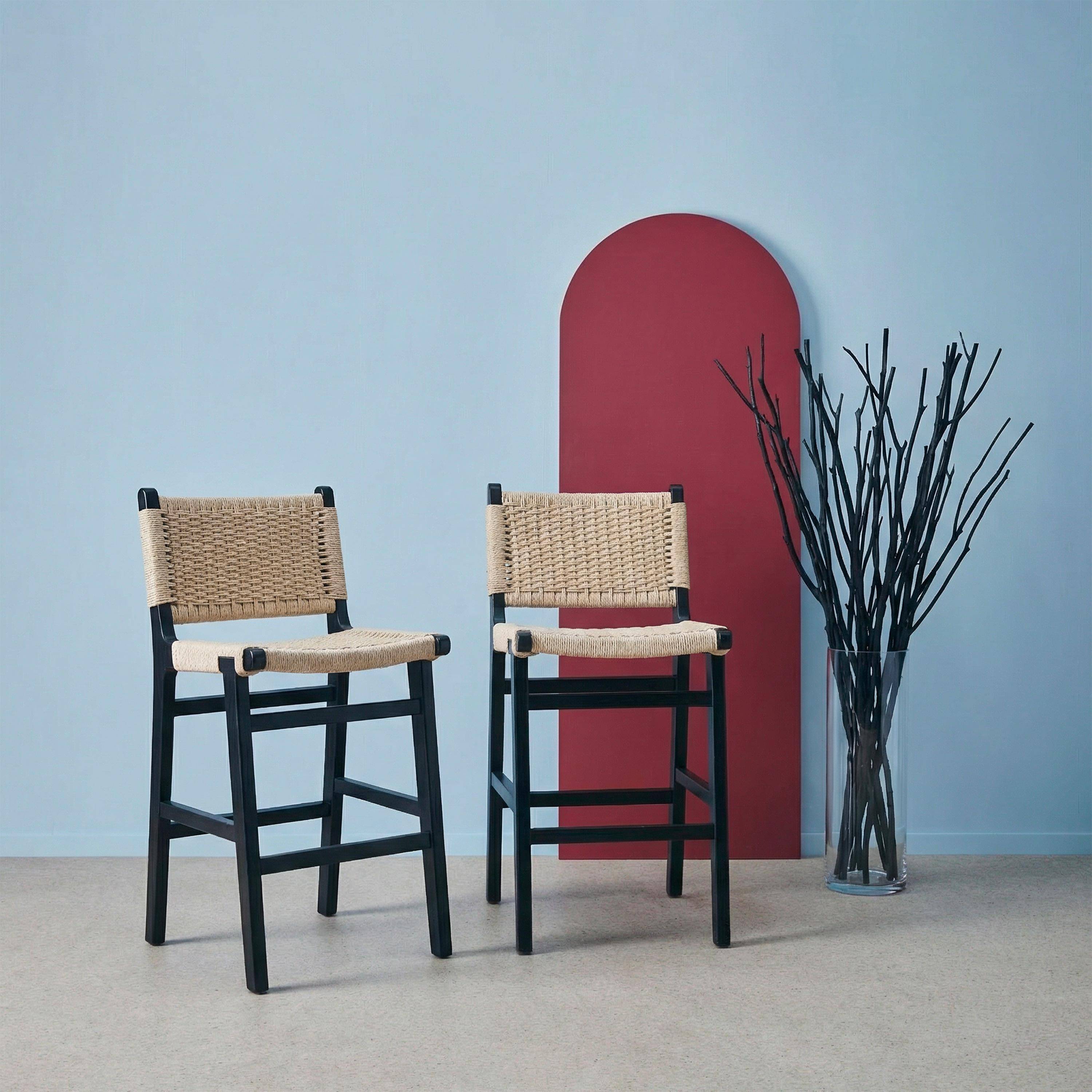 Lot de 2 tabourets de bar en bois d'hévéa noir et assise en cordes beiges Photo1