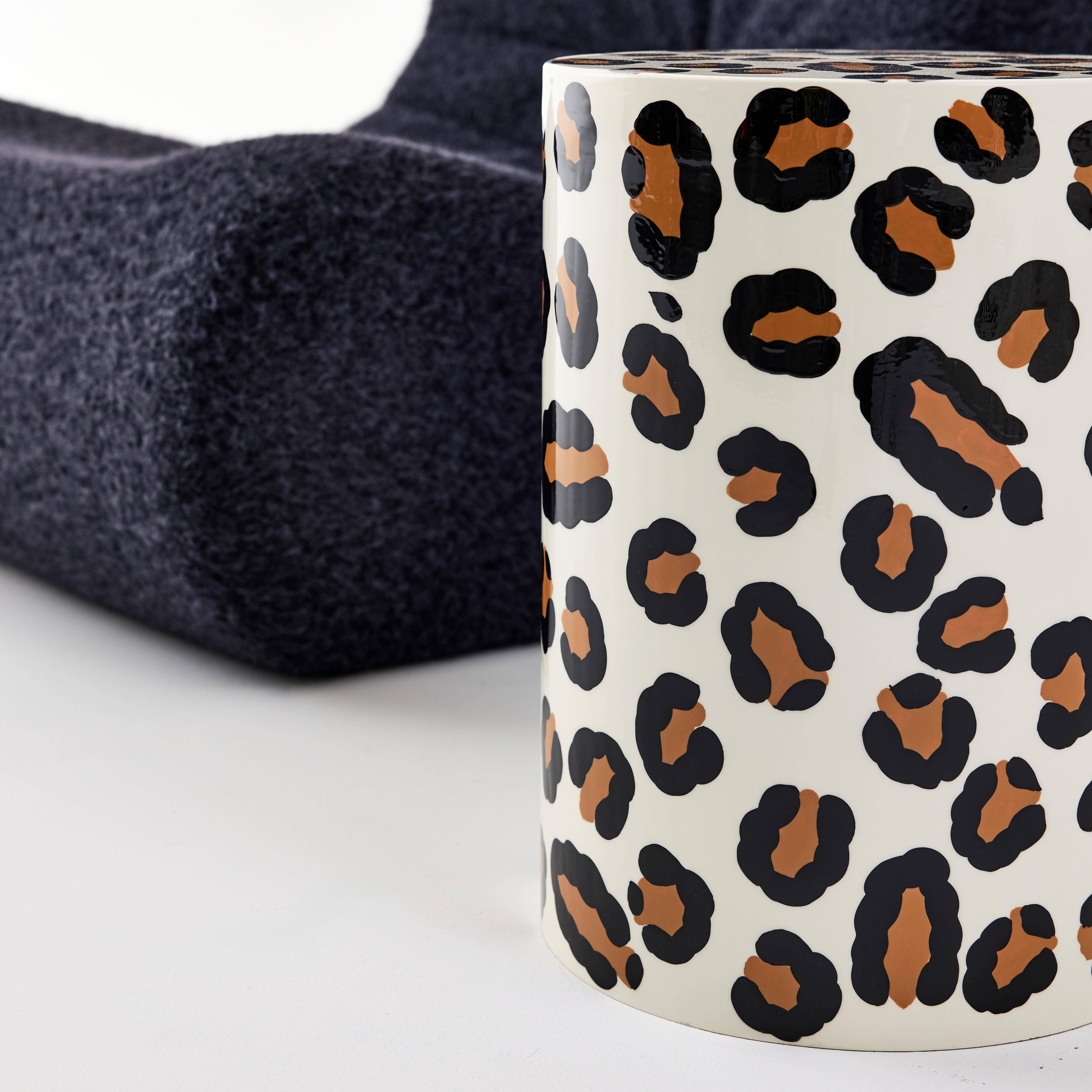 Bijzettafel, nachtkastje van geëmailleerd staal, luipaardmotief Ø33 x 46cm - Noko Photo4