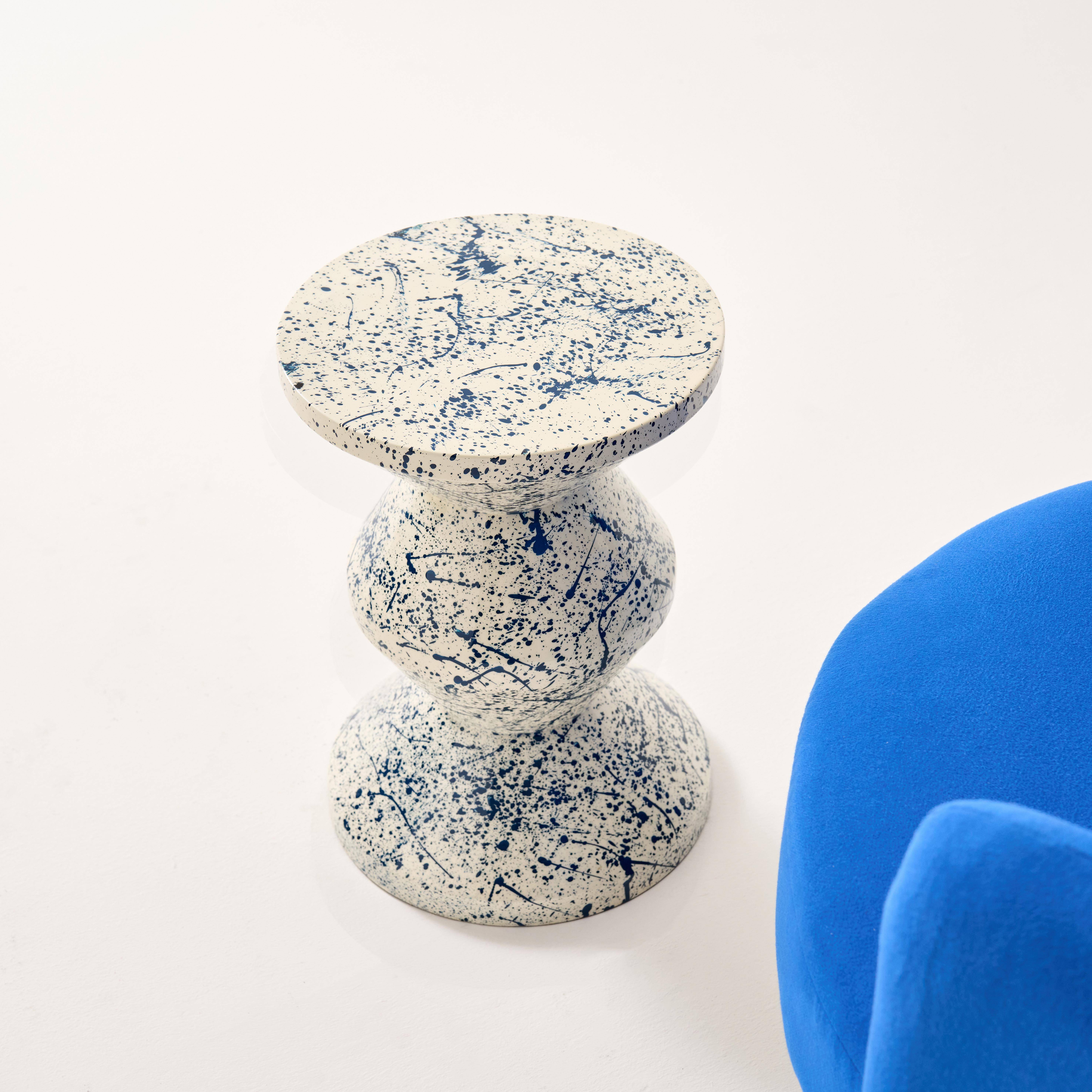 Mesa auxiliar, mesita de noche de acero esmaltado, diseño moteado, Zina, Azul, 33x33x47 cm,sweeek,Photo4