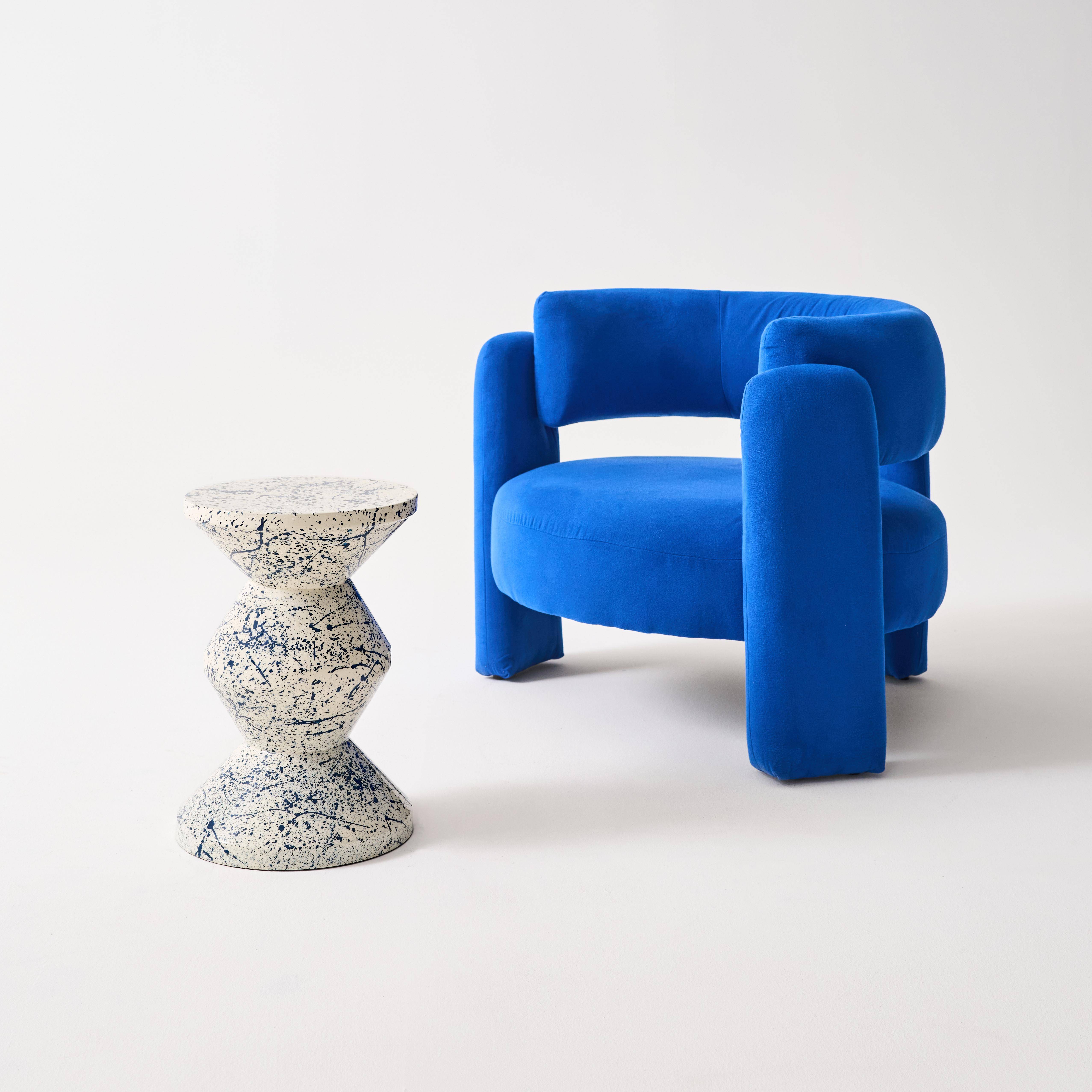 Mesa auxiliar, mesita de noche de acero esmaltado, diseño moteado, Zina, Azul, 33x33x47 cm,sweeek,Photo2