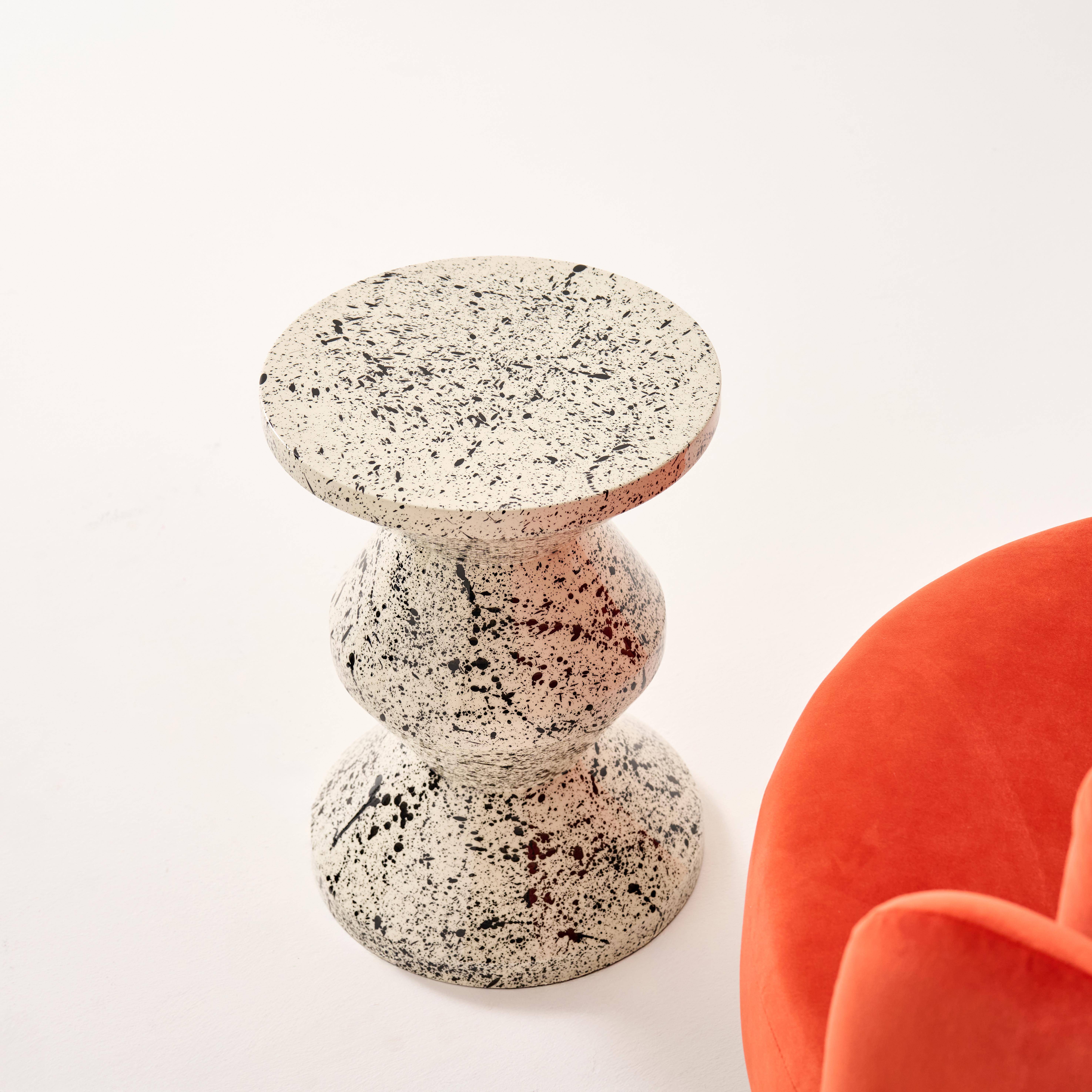 Mesa auxiliar, mesita de noche de acero esmaltado, diseño moteado, Zina, Negro, 33x33x47 cm,sweeek,Photo4