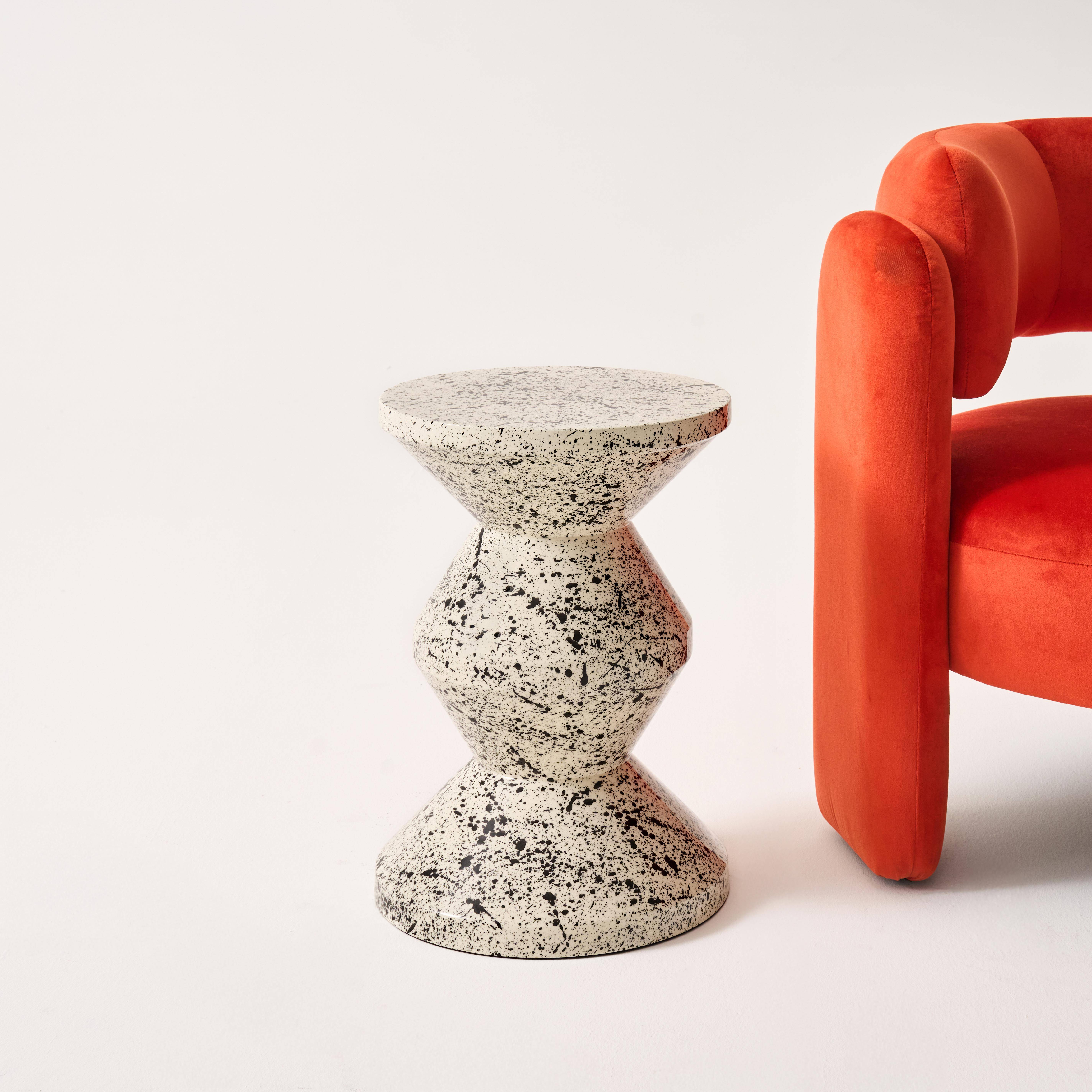 Mesa auxiliar, mesita de noche de acero esmaltado, diseño moteado, Zina, Negro, 33x33x47 cm,sweeek,Photo3