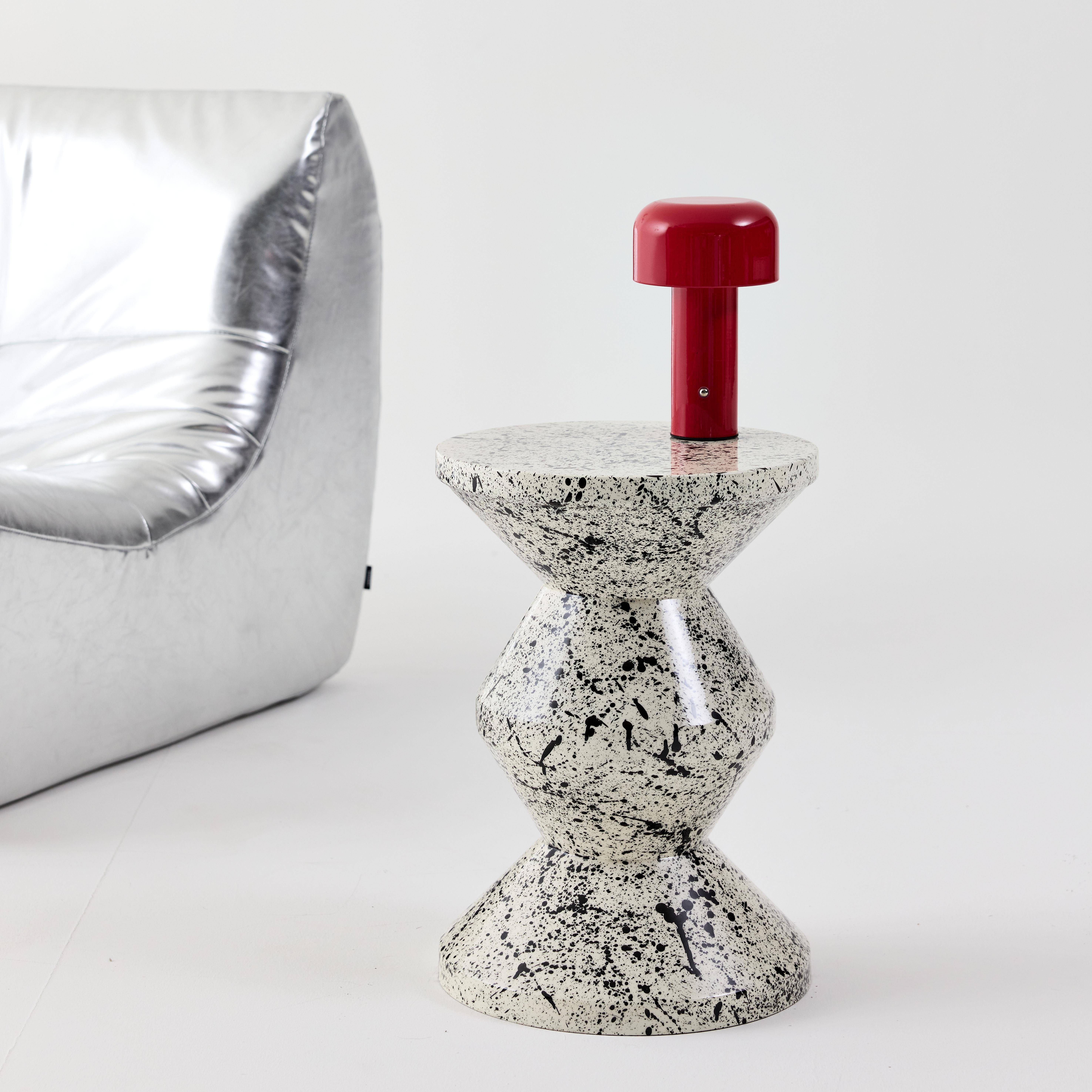 Bijzettafel, nachtkastje van geëmailleerd staal, gevlekt motief zwart Ø33 x 47cm - Zina,sweeek,Photo1