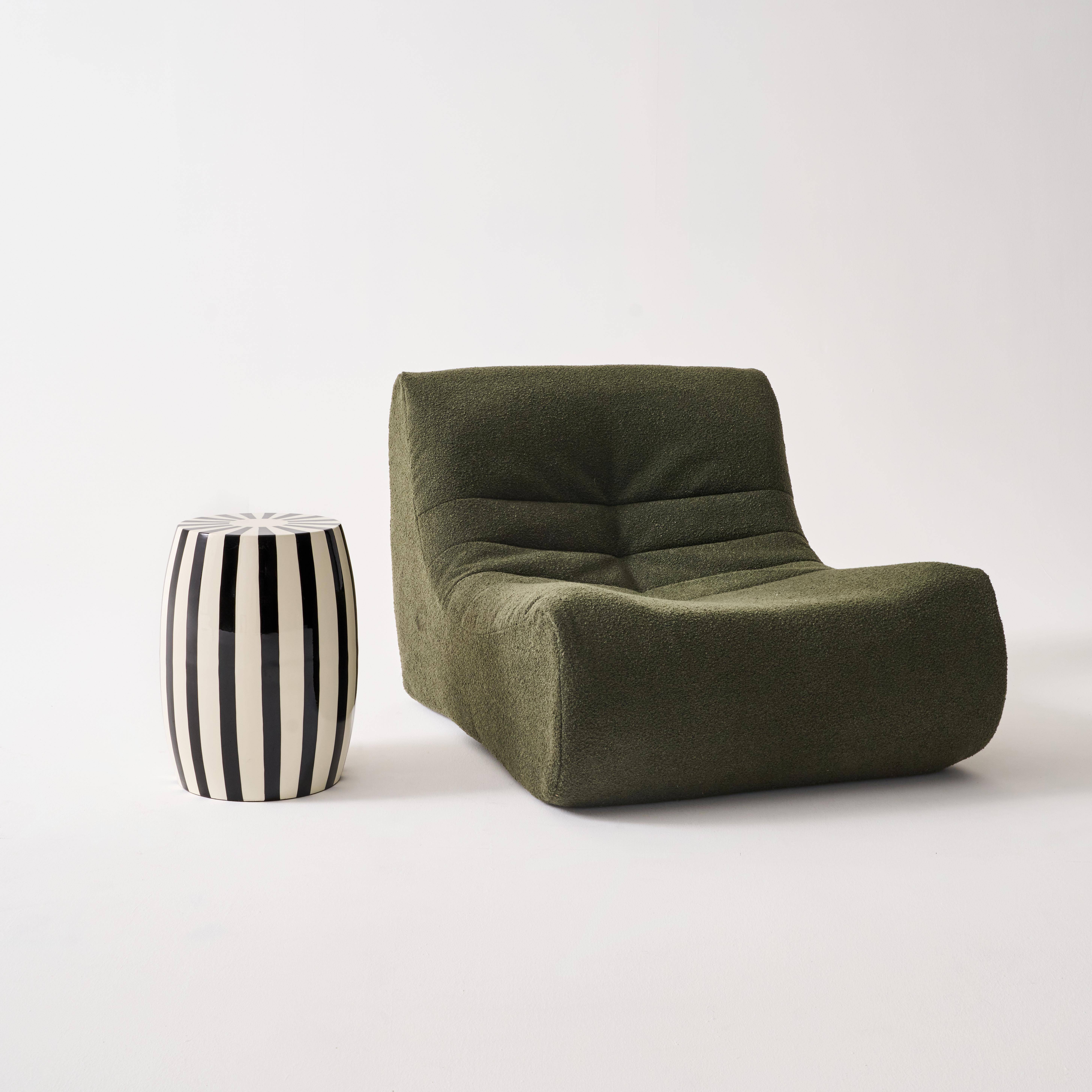 Stolik pomocniczy, stolik boczny, stolik nocny z emaliowanej stali czarno-białej Ø35 x wys. 46cm - Mizzy Photo2