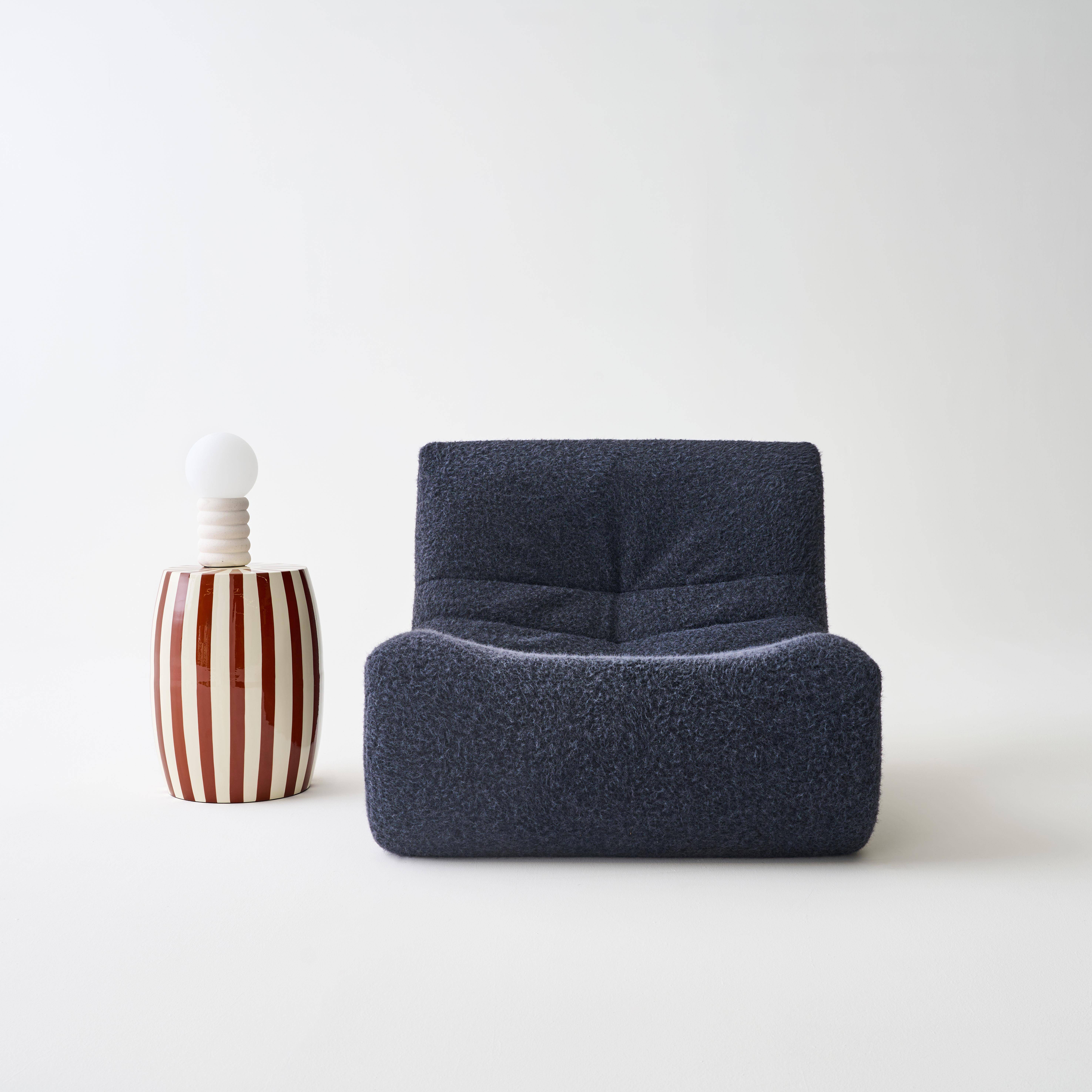 Mesa auxiliar, mesa de noche de acero esmaltado, rayas bicolores Marrón - 35x35x46 cm,sweeek,Photo1