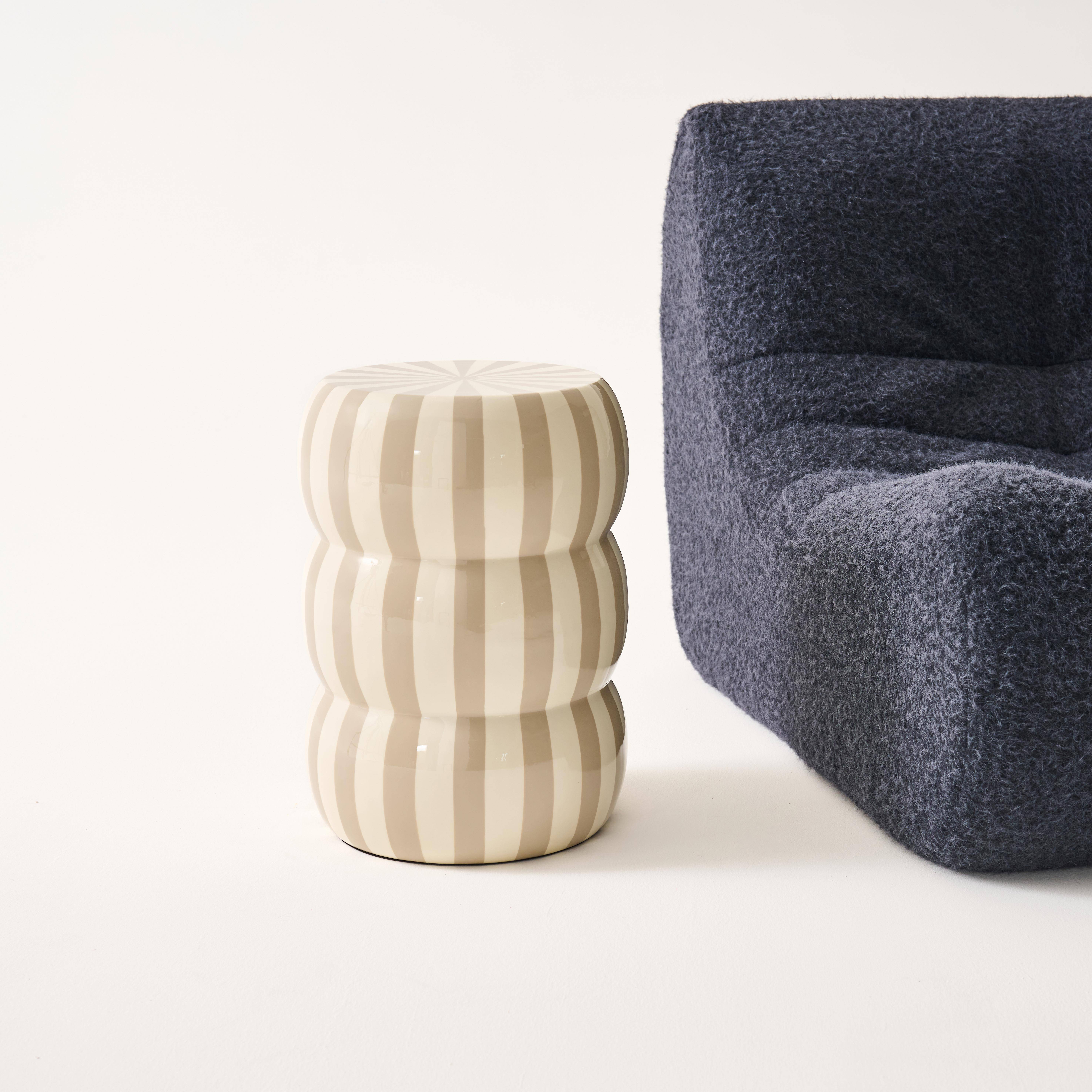 Side table, end table, bedside table enamelled steel with stripes Ø33x H 46cm, Loli, Beige, 33x33x46 cm,sweeek,Photo3