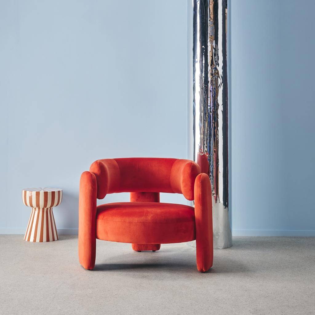 Trójnóżkowy fotel z weluru w kolorze ochry, dł. 92 x gł. 86 x wys. 71,5 cm - Mellow Photo1