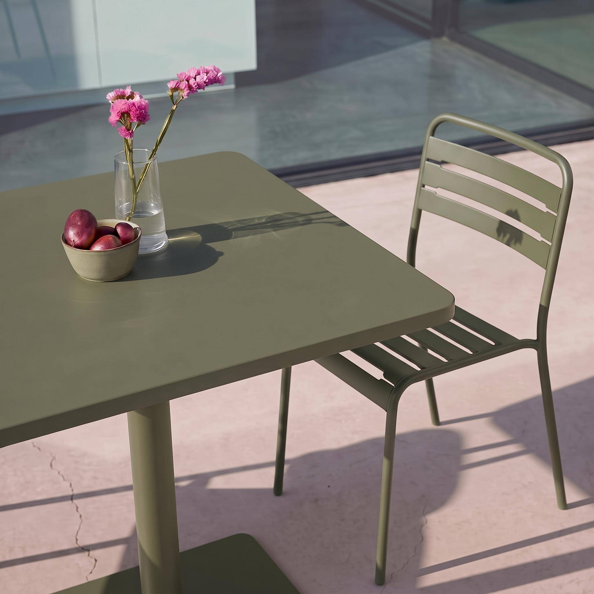 Set tavolo da giardino quadrato in acciaio con 2 sedie Verde kaki - 70x70x73 cm Photo2