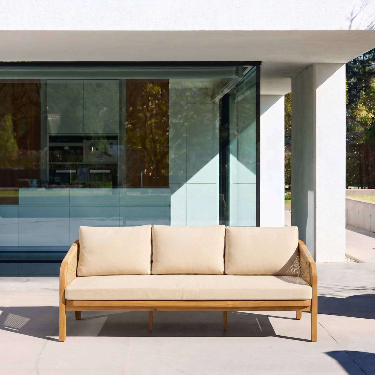 3-Sitzer Outdoor-Sofa aus Akazienholz und Seilbespannung mit beigen Stoffkissen - Parana Photo1
