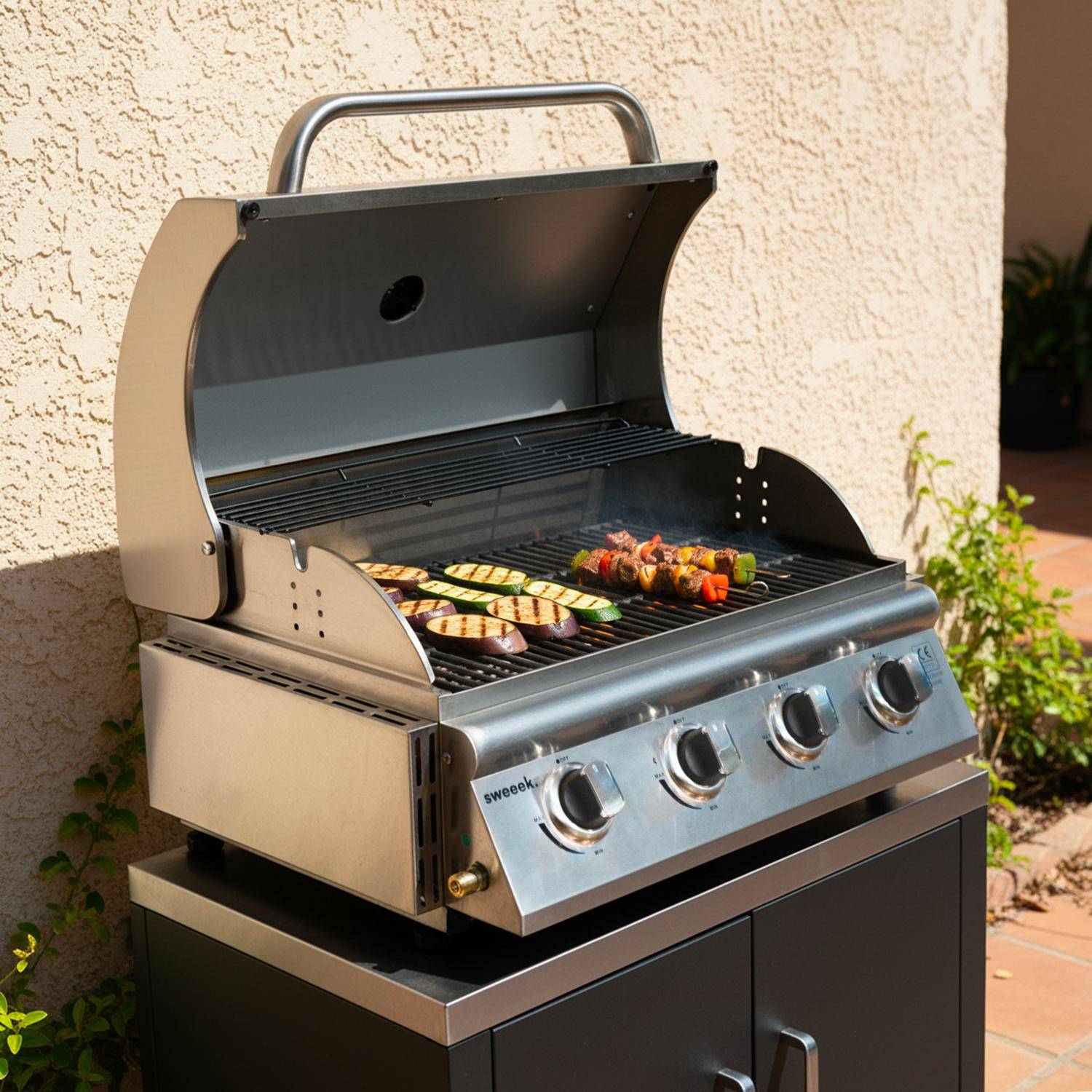 Gasgrill mit 4 Brennern zum Stellen auf einen Unterschrank, mit Fettauffangschale silberfarben - Grimaud,sweeek,Photo1