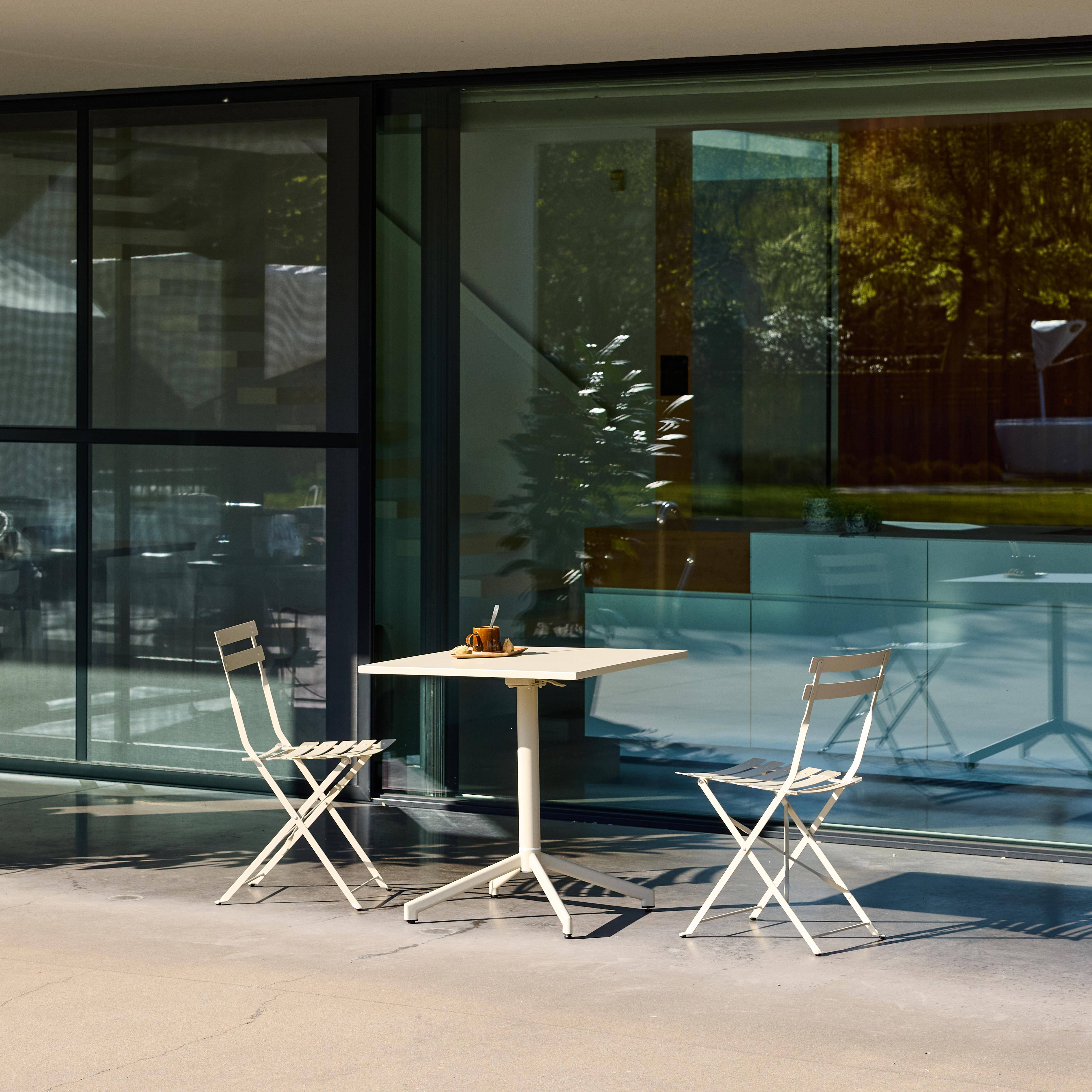 Bistrotuintafel van staal opklapbaar voor 2 personen beige 70 x 70 x 74 cm - Chiara Photo2