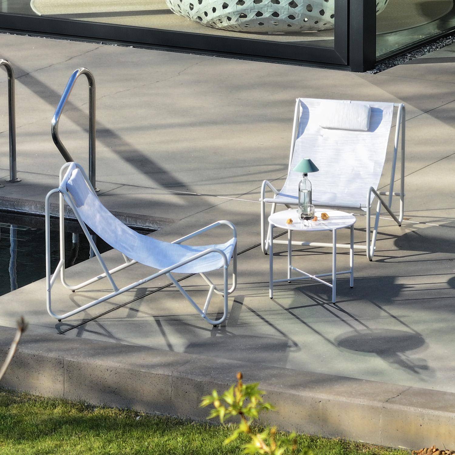 Set aus 2 beigen Liegesesseln mit rundem Tisch, Stahl und Textilene - Salina Photo1