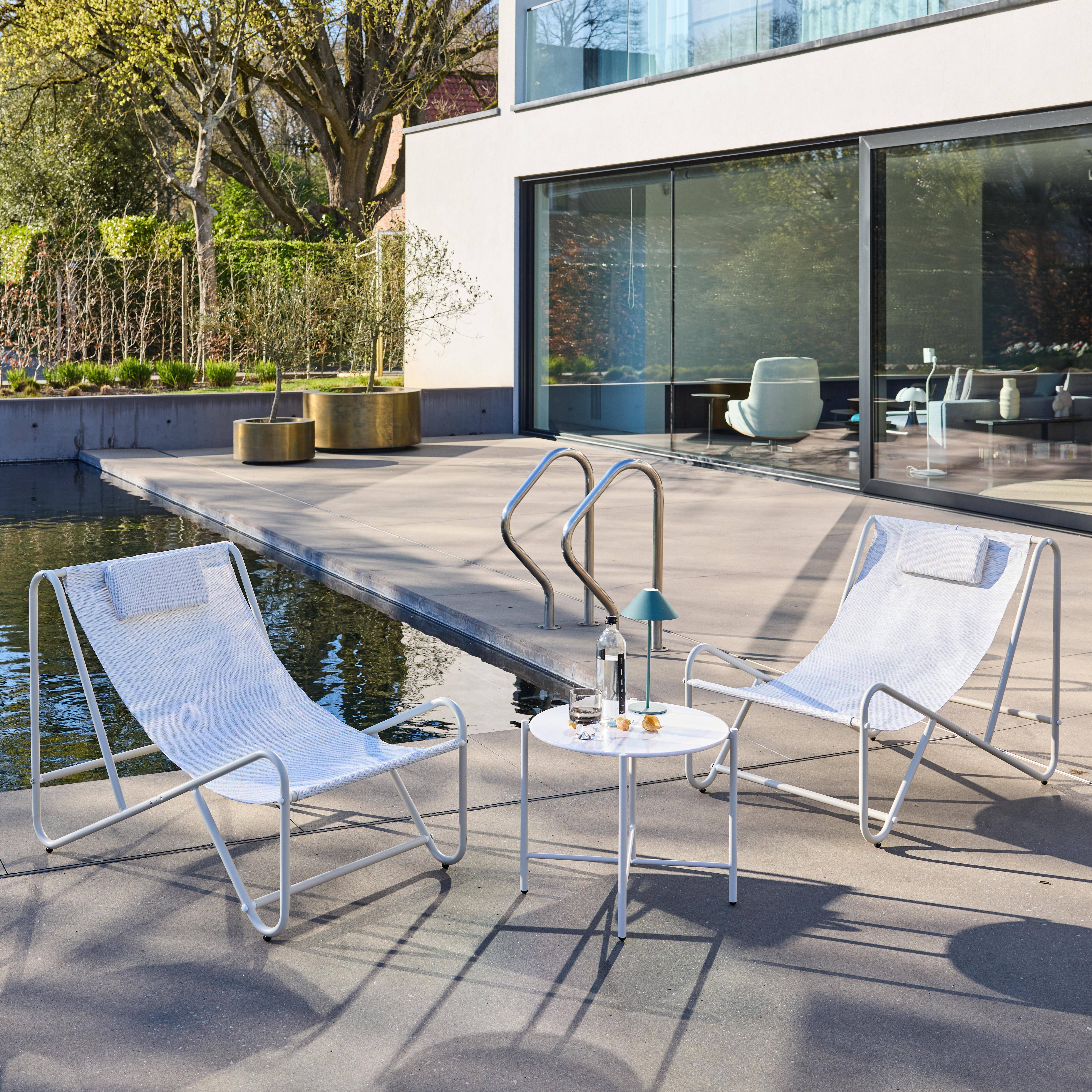 Set aus 2 beigen Liegesesseln mit rundem Tisch, Stahl und Textilene - Salina,sweeek,Photo2