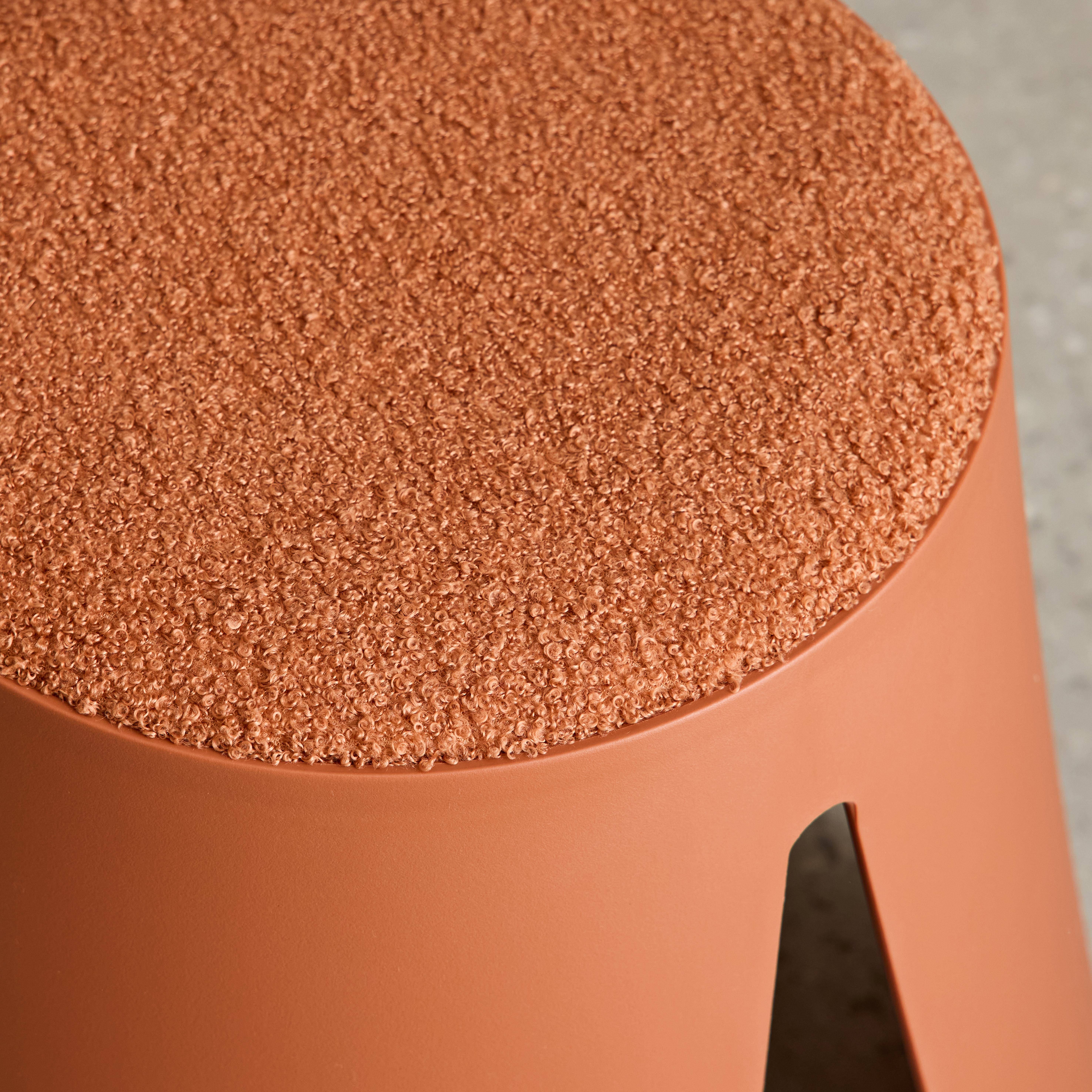 Zestaw 2 stołków dla dzieci z polipropylenu i teksturowanej tkaniny bouclé kolor terakota – Niki Kids Photo4