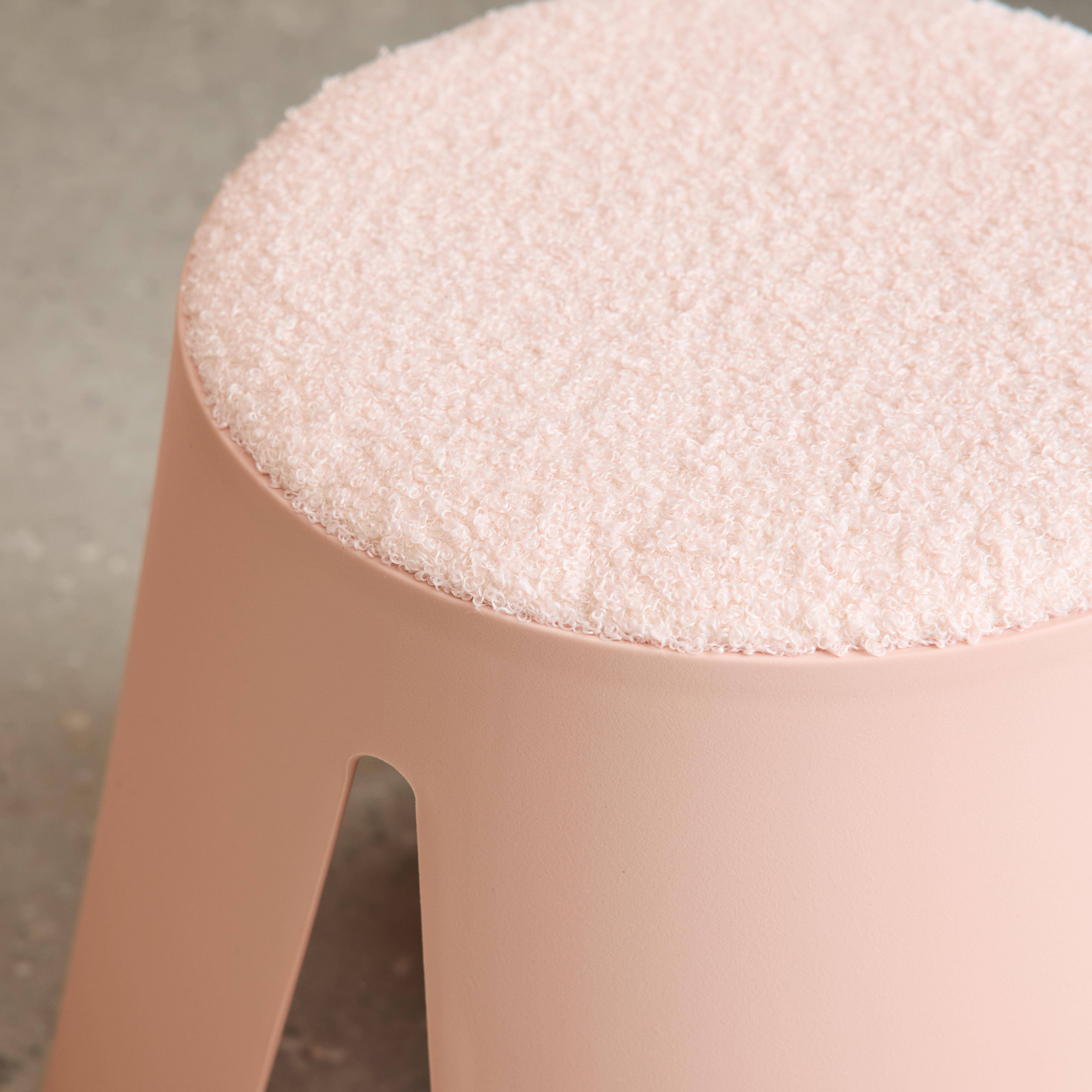 Zestaw 2 stołków dla dzieci z polipropylenu i teksturowanej tkaniny bouclé kolor jasnoróżowy – Niki Kids Photo2