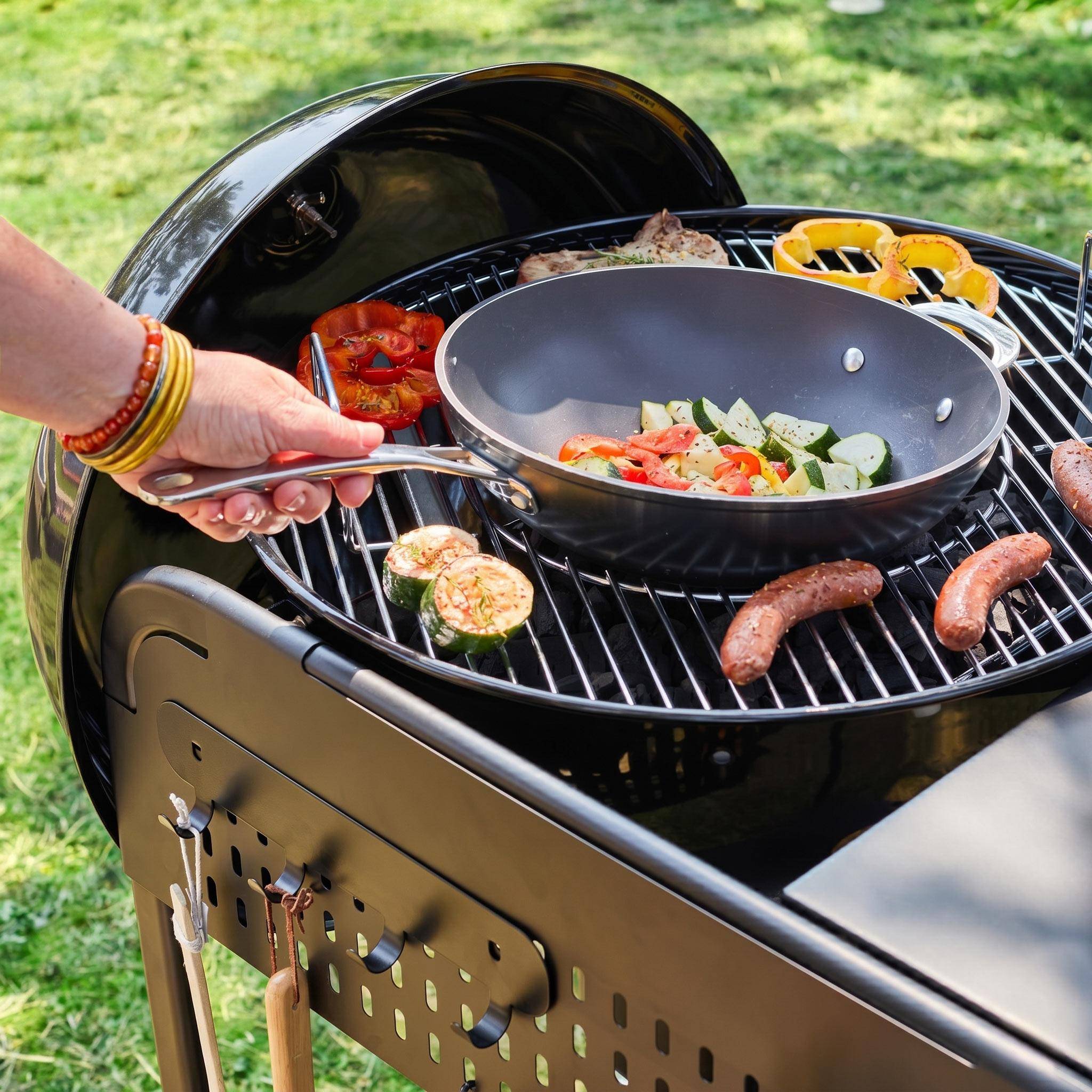 Okrągły grill węglowy z emaliowanej stali Ø53cm, czarny grill z wózkiem - Maurice Photo5