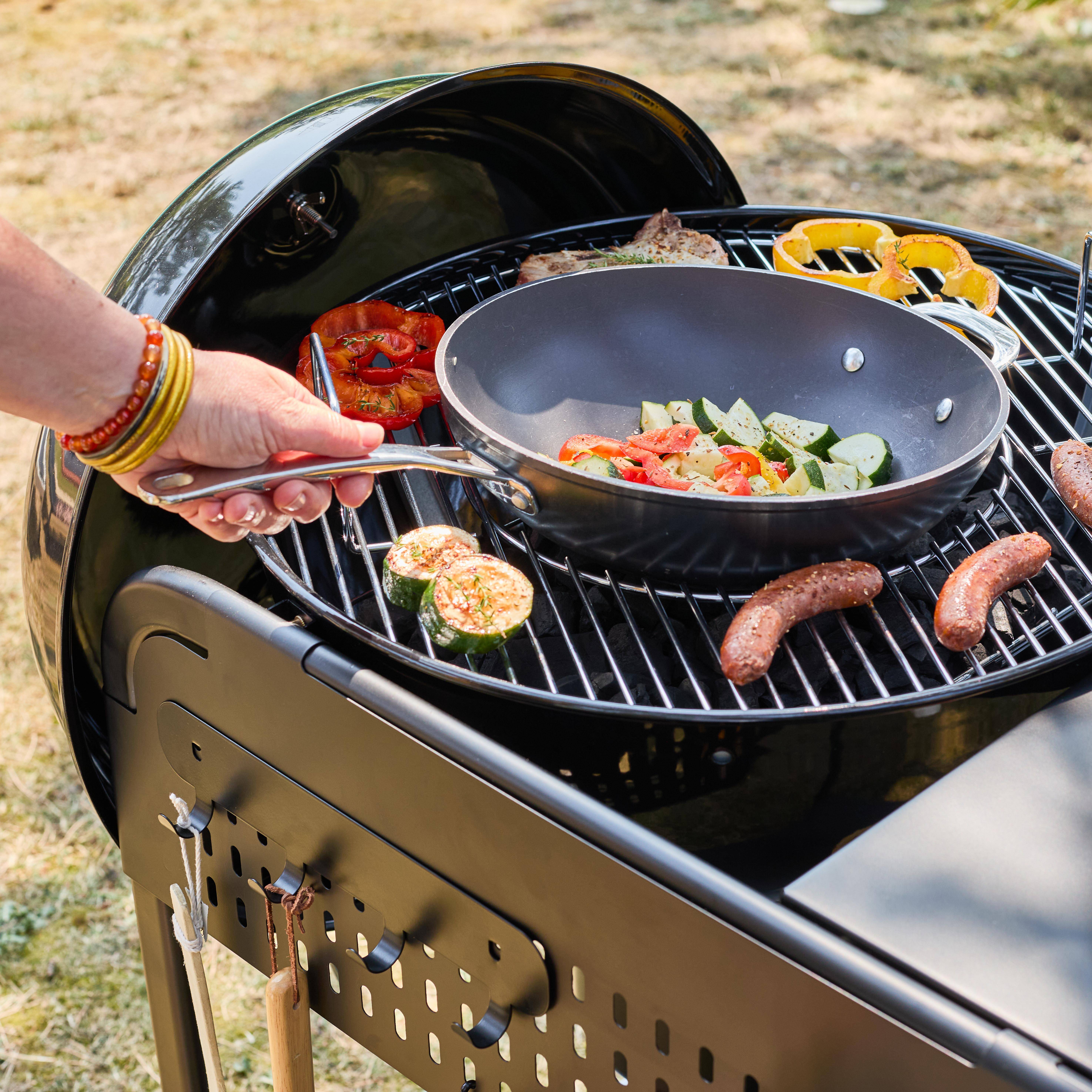Ronde houtskoolbarbecue Ø53cm grill met karretje geëmailleerd staal zwart - Maurice,sweeek,Photo5