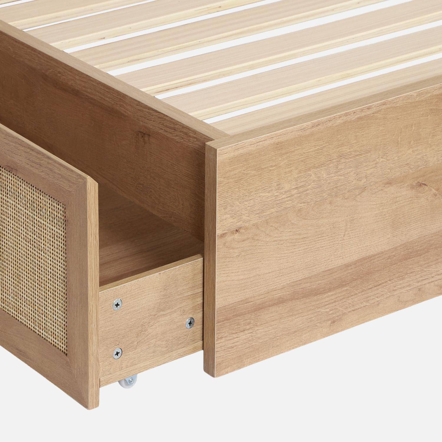 Lit bohème avec sommier à lattes et tête de lit 140 x 190cm + 4 tiroirs décor bois et cannage naturel - Bohème Photo4