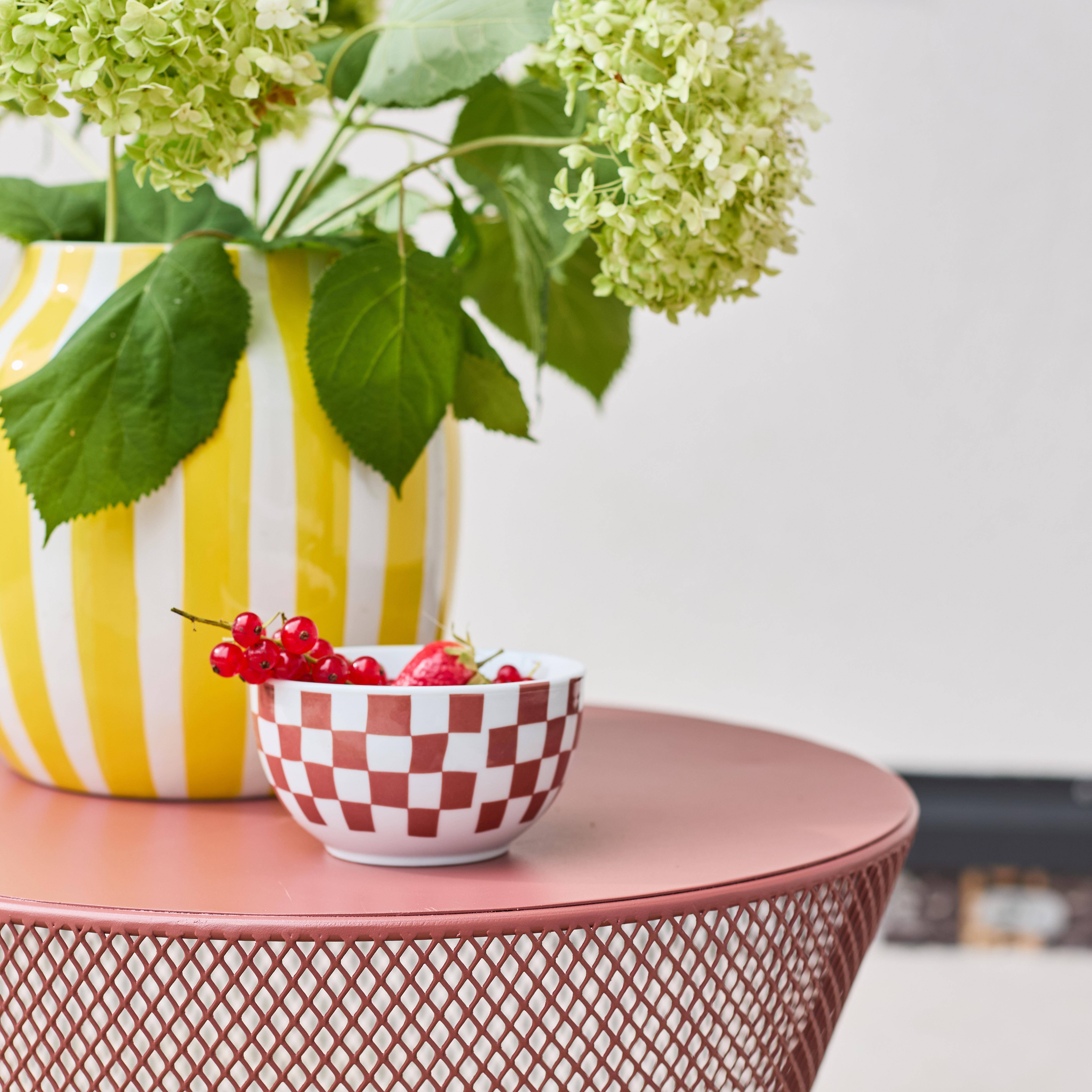 Outdoor-Beistelltisch aus Stahl mit Gittereffekt terrakotta - Tivo,sweeek,Photo4