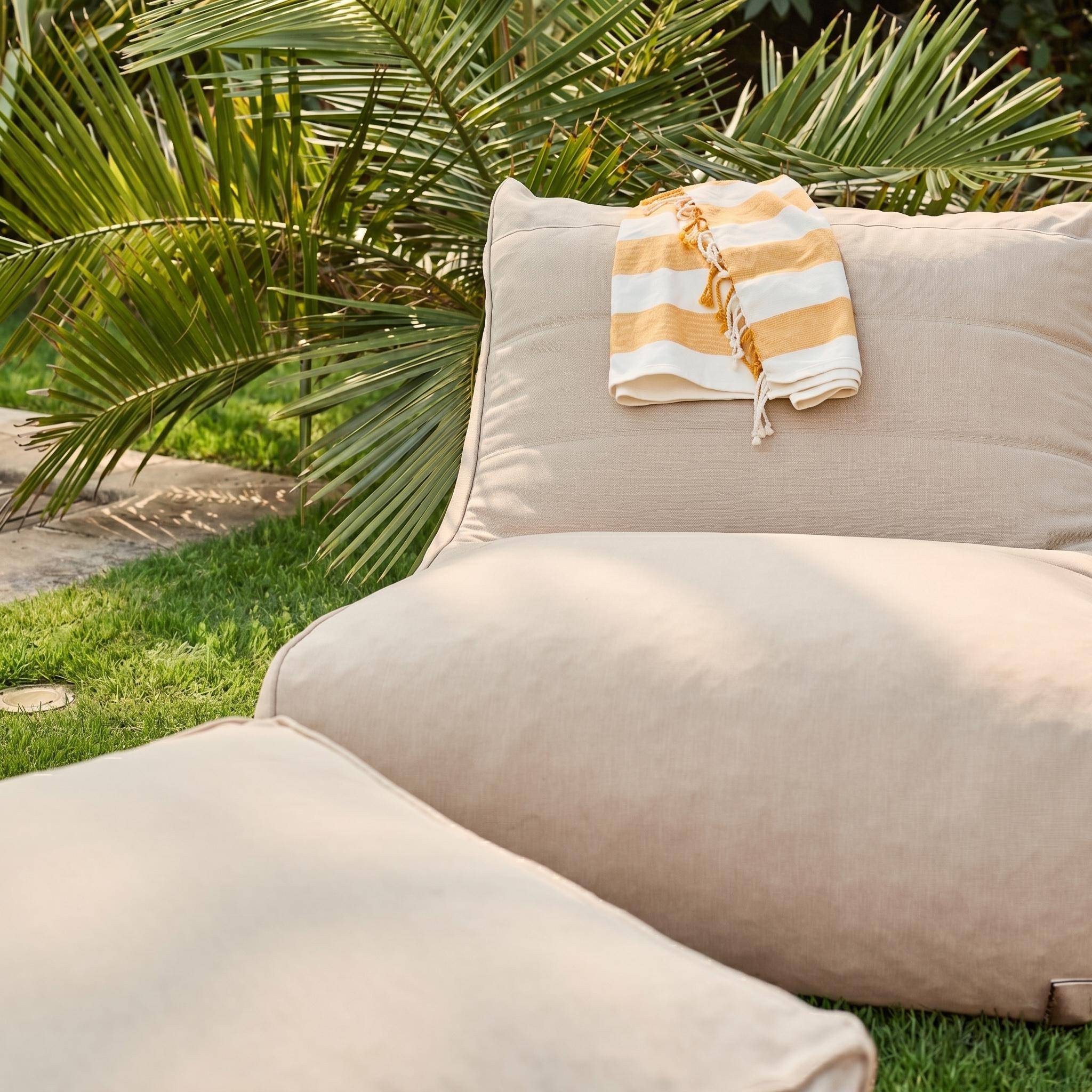 Puff con reposapiés de exterior en olefina Beige - 78x100x68 cm,sweeek,Photo2