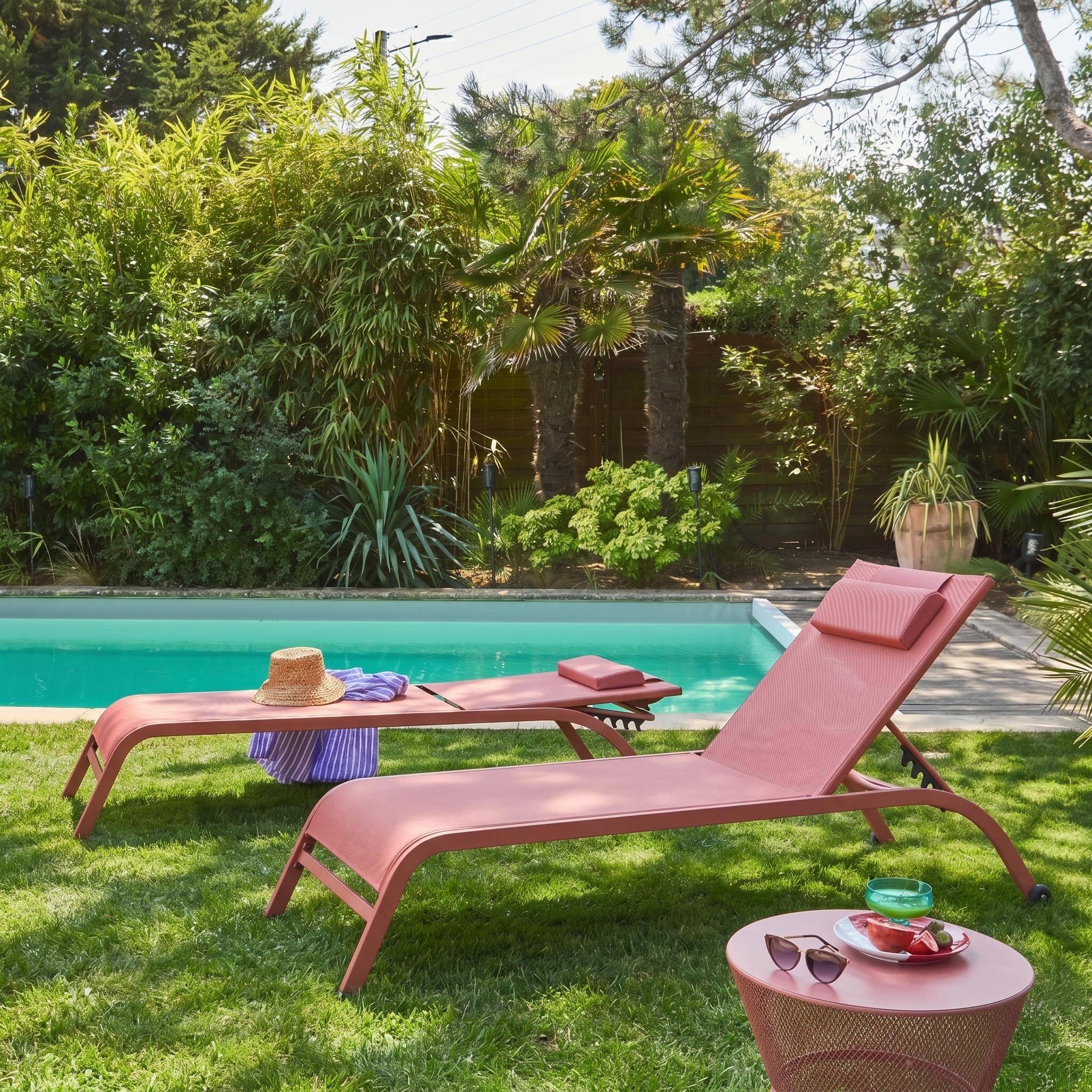 Ligstoelen met meerdere posities stapelbaar inclusief hoofdkussen en wieltjes (set van 2) terracotta 198 x 60,5 x 34cm - Ona,sweeek,Photo1