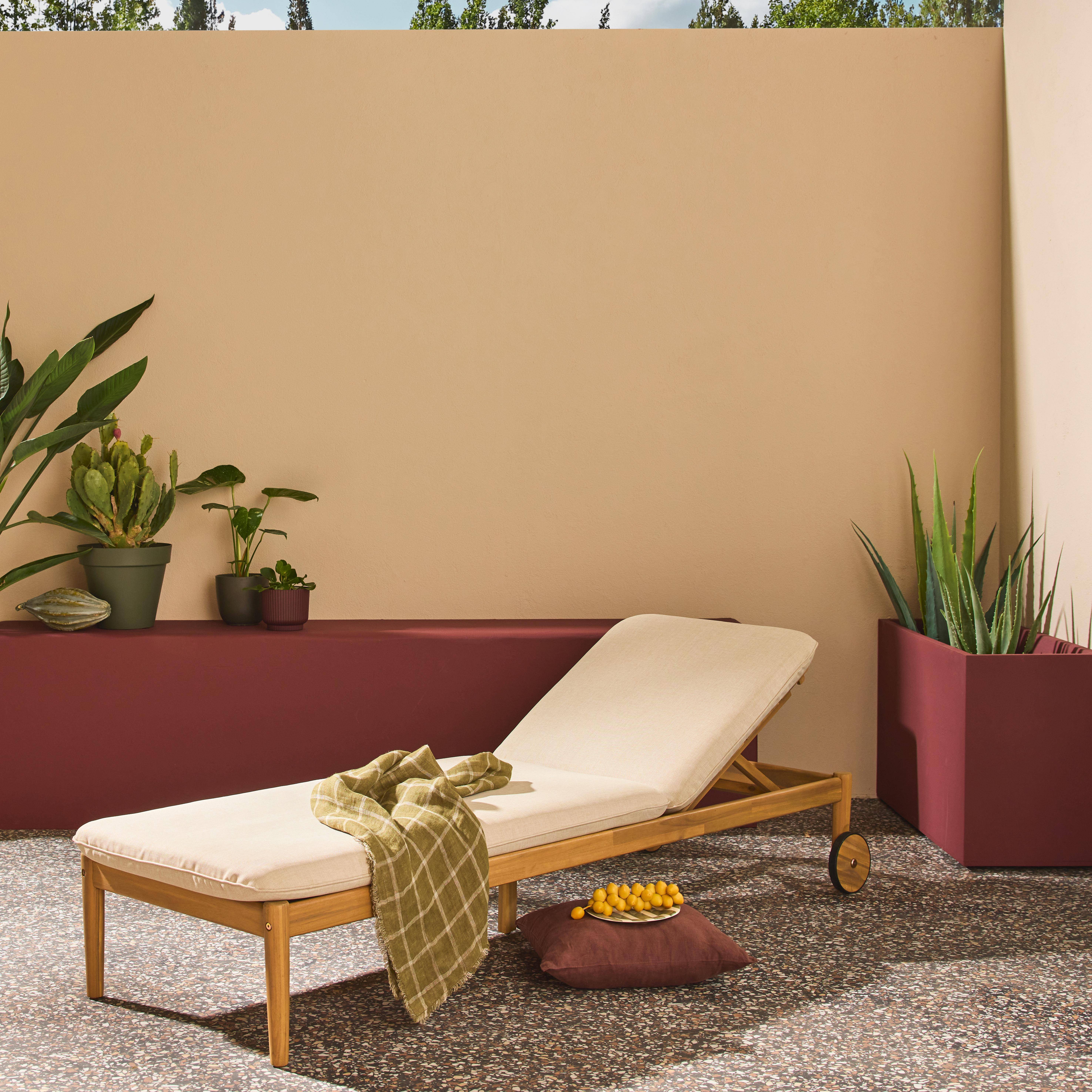 Akazienholz-Sonnenliege mit 4 Positionen und Rollen naturfarben - Sola Photo1