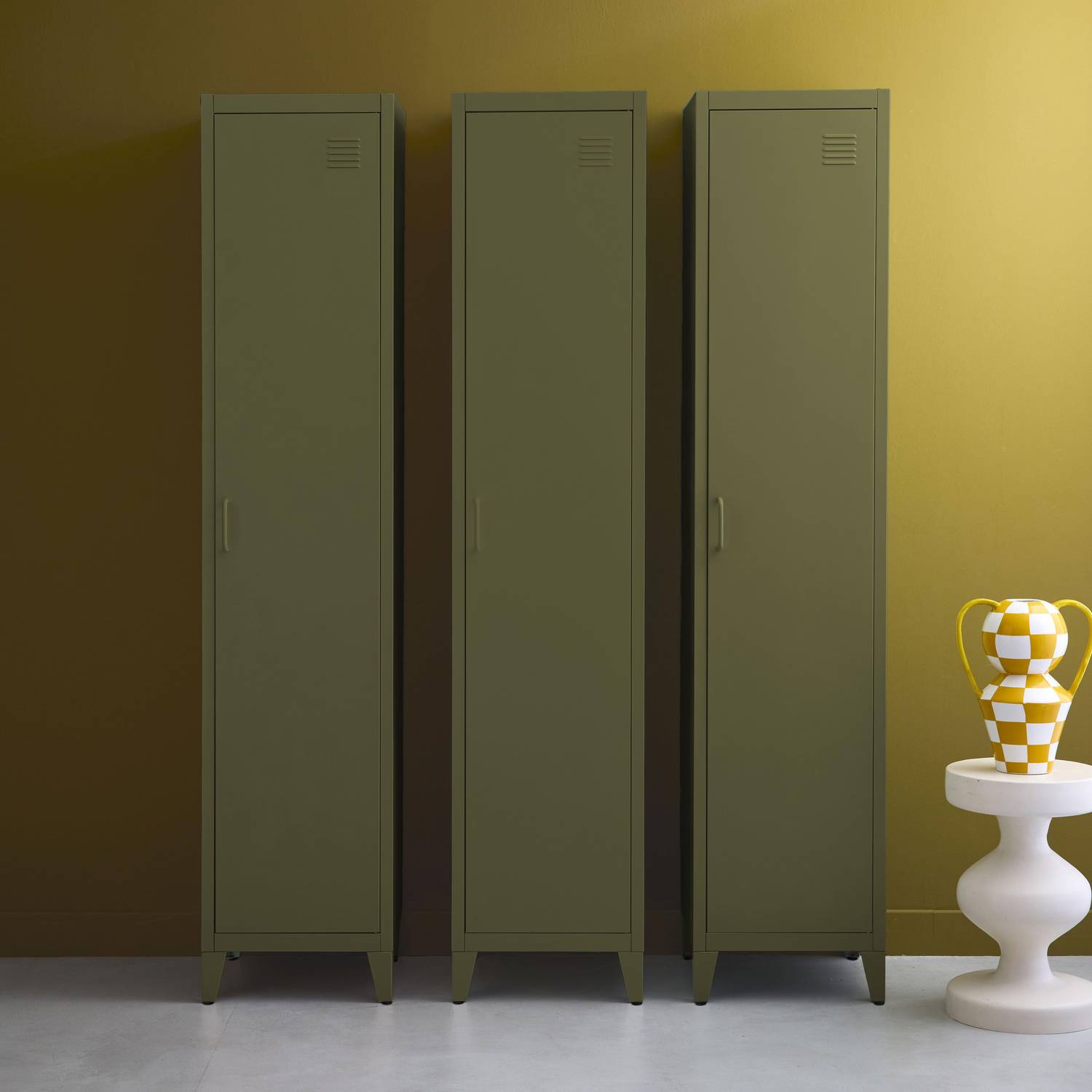 Schrank aus Stahl für das Schlafzimmer, khaki, 4 Ablagefächer, L 38 x P 38 x H 180 cm - Soho Photo1 Schrank aus Stahl für das Schlafzimmer, khaki, 4 Ablagefächer, L 38 x P 38 x H 180 cm - Soho Photo1