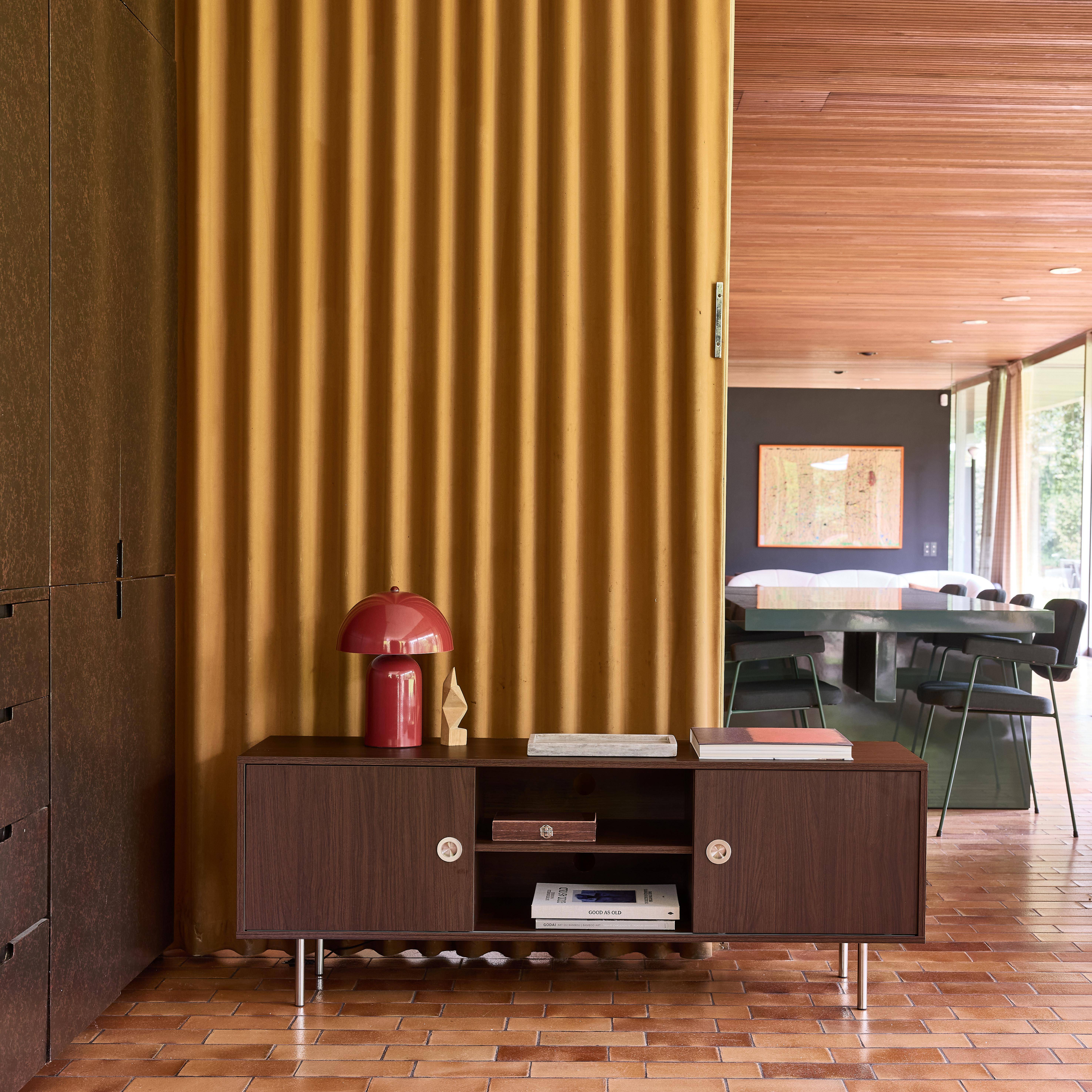 Vintage TV stand with wood decor and stainless steel, 2 doors 140cm walnut - Shelby Photo2
