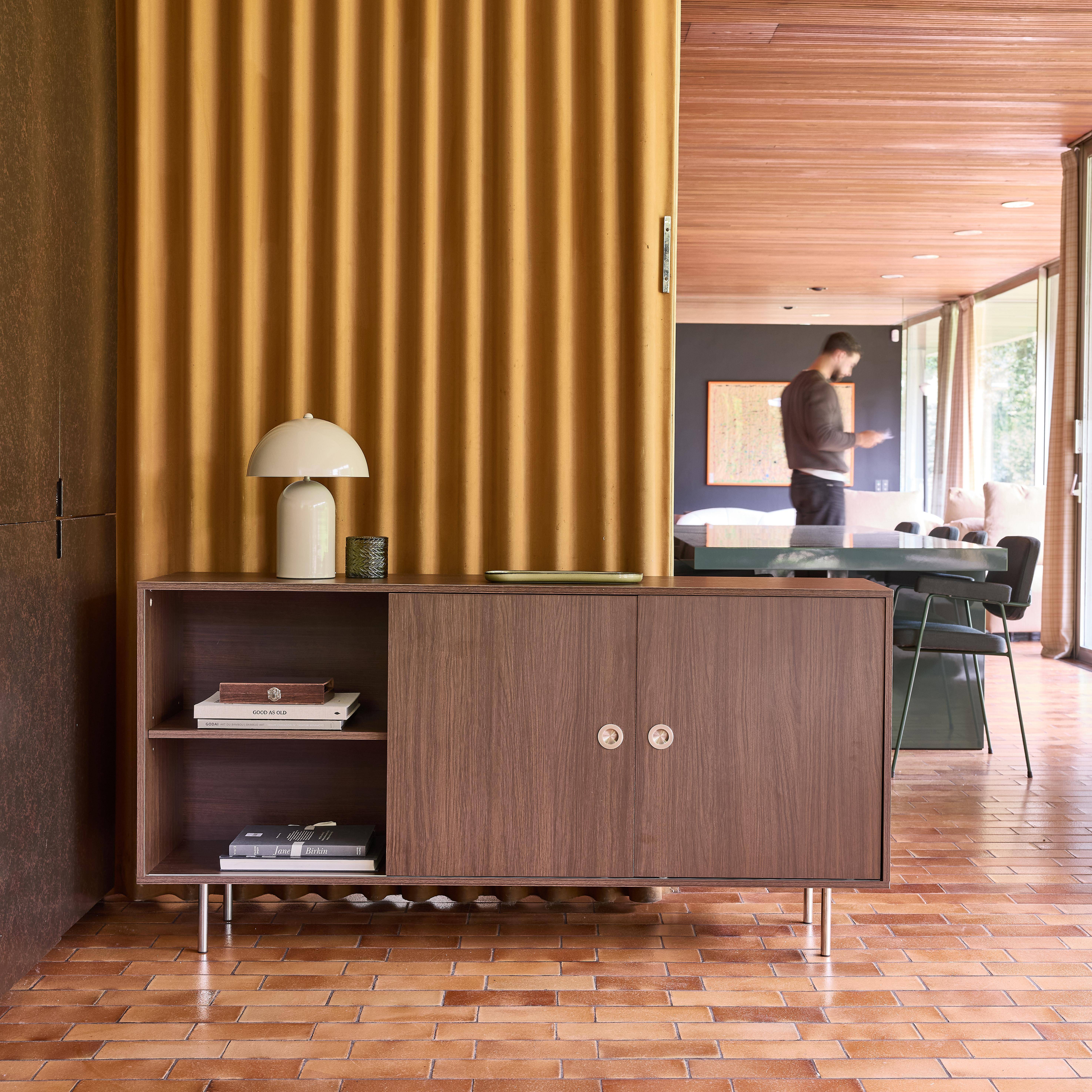 Aparador vintage de madera y acero inoxidable con 2 puertas, 150 cm Nogal - 150x40x75 cm Photo1