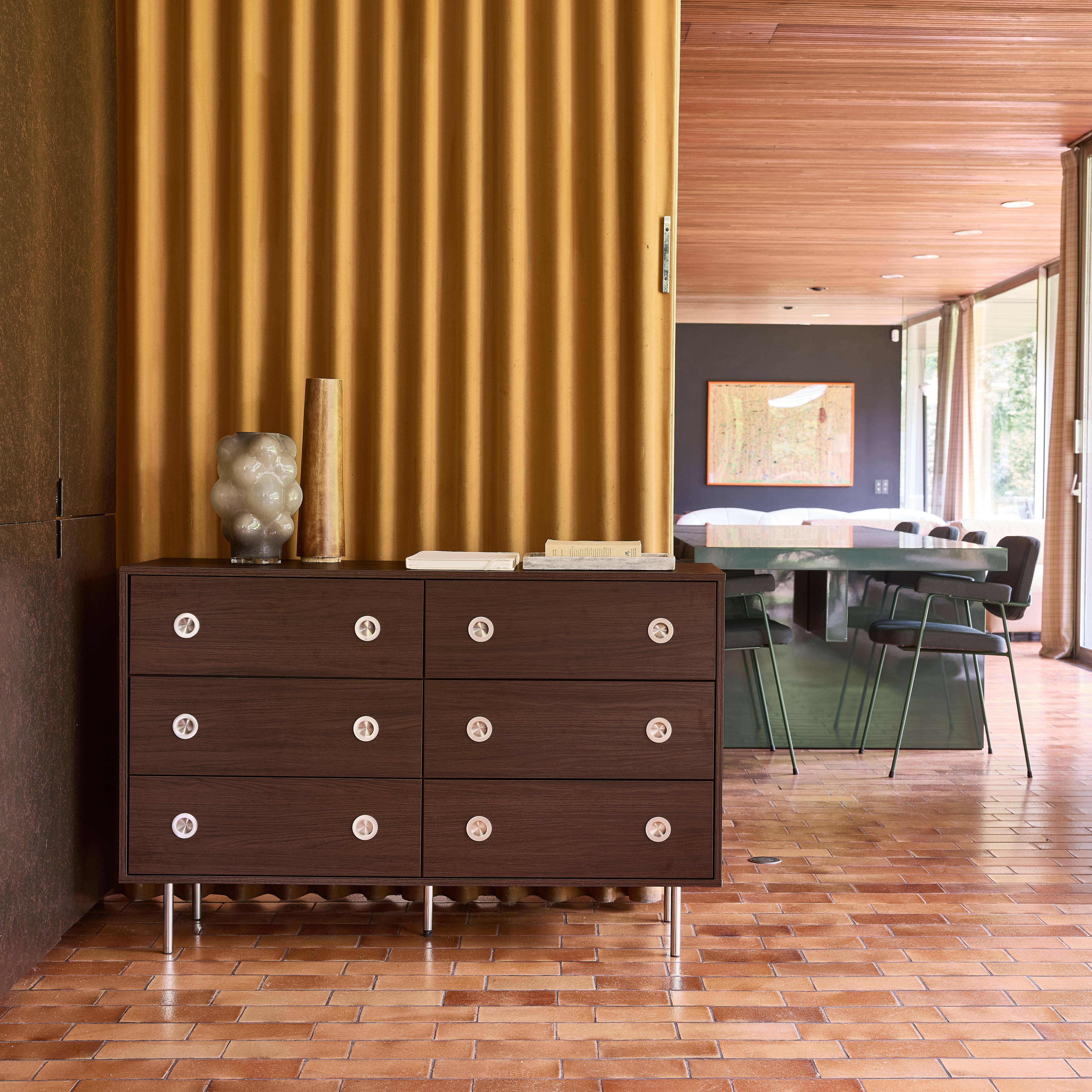 Commode vintage décor bois et acier inoxydable 6 tiroirs noyer - Shelby Photo3
