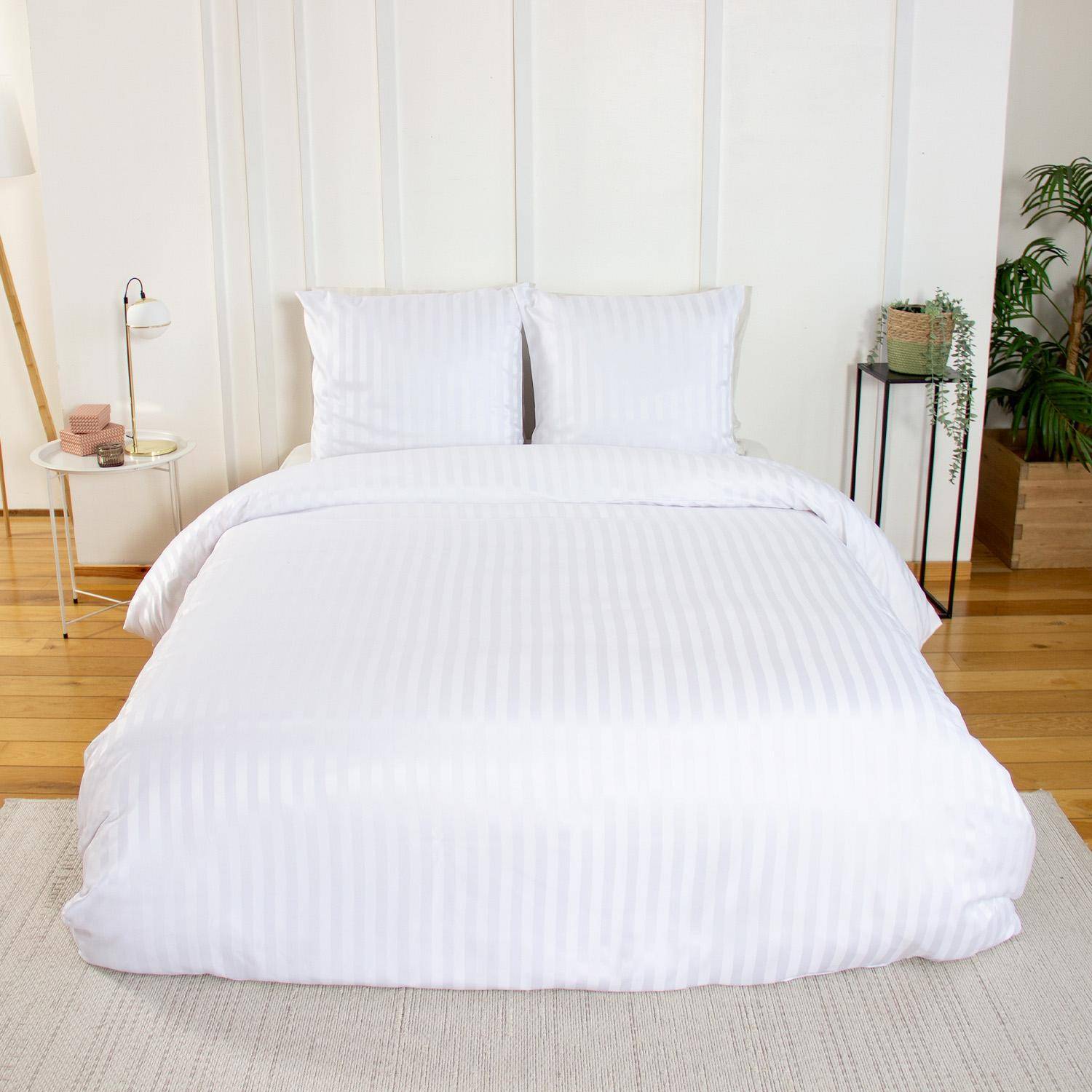 Parure de lit polyester effet satin fines rayures 2 places blanc 260x240cm - Andréa Photo1