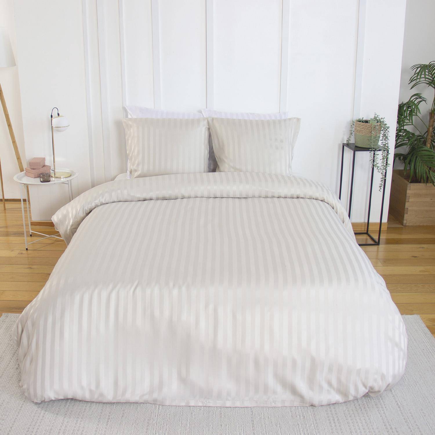 Parure de lit polyester effet satin fines rayures 2 places beige 240x220cm - Andréa Photo1